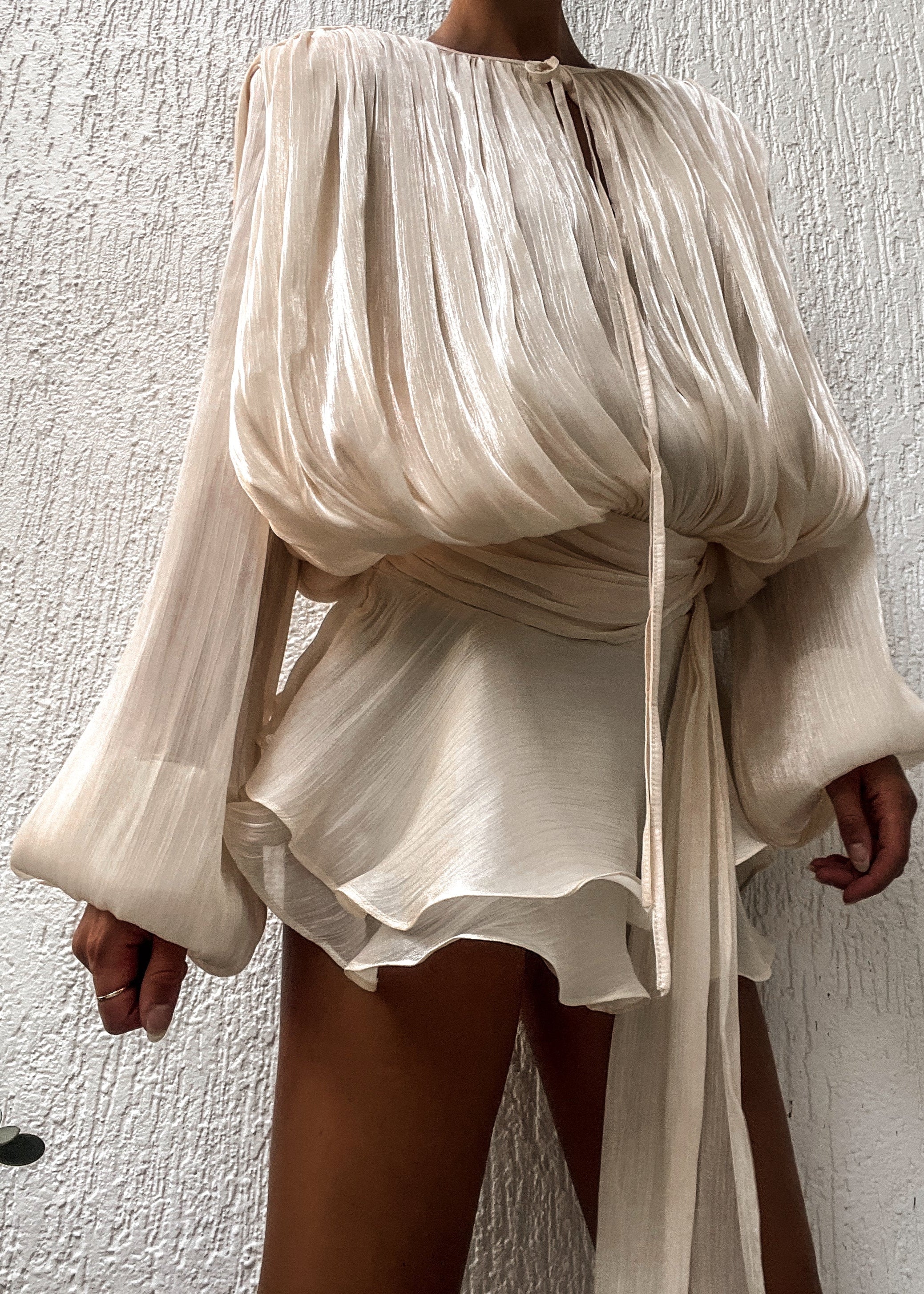 Robe mi-longue en satin champagne Estelle