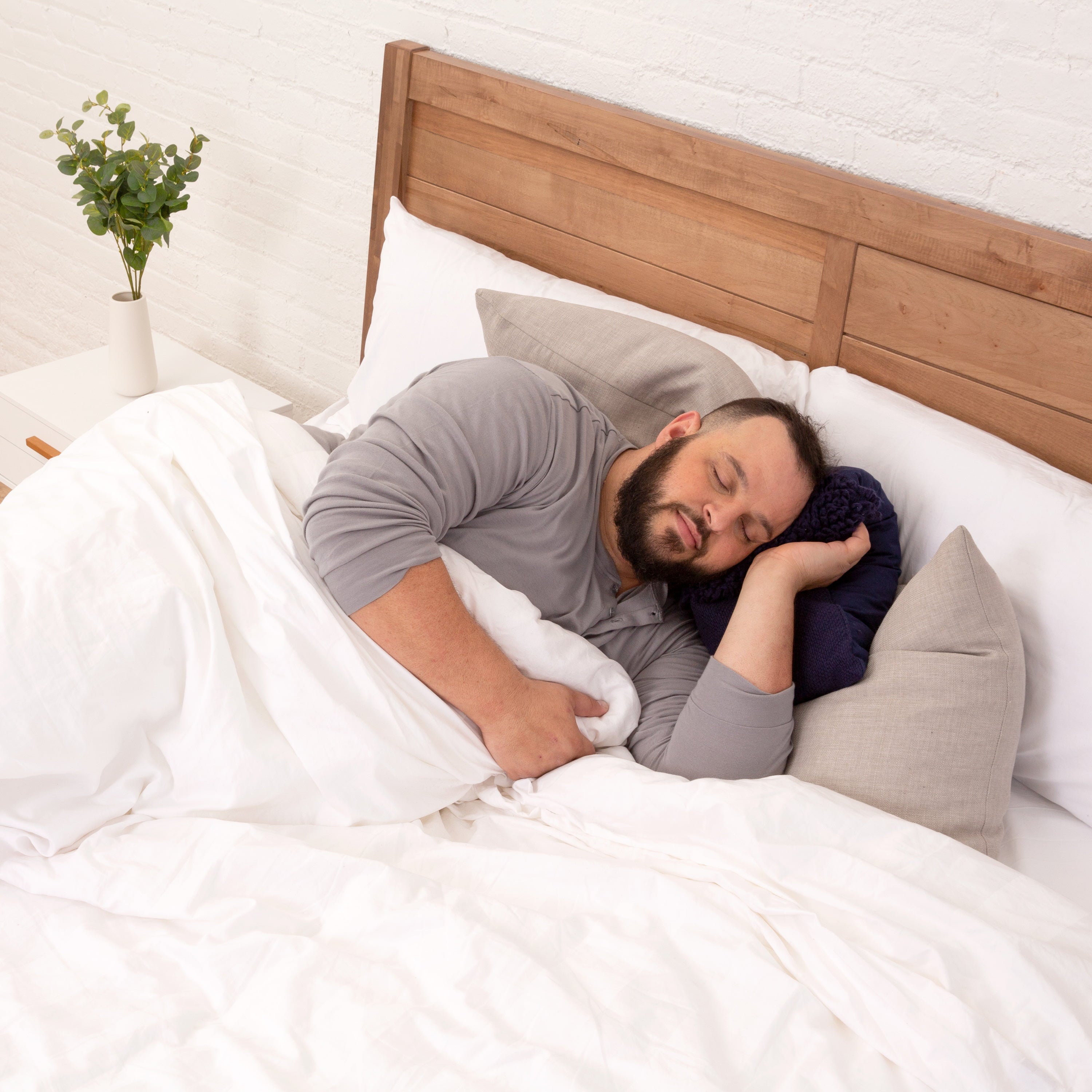 Fig 13 - King Hybrid Mattress With Cooling Gel. Supports Up to 1.100 lbs.