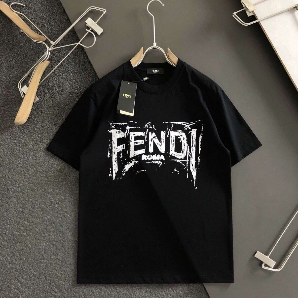【FENDI公式旗艦店】 Tシャツ ご好評に付き再入荷！半袖Tシャツ