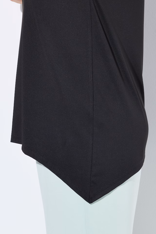 Quick Drying Pointed Hem Stretch Fit Tee