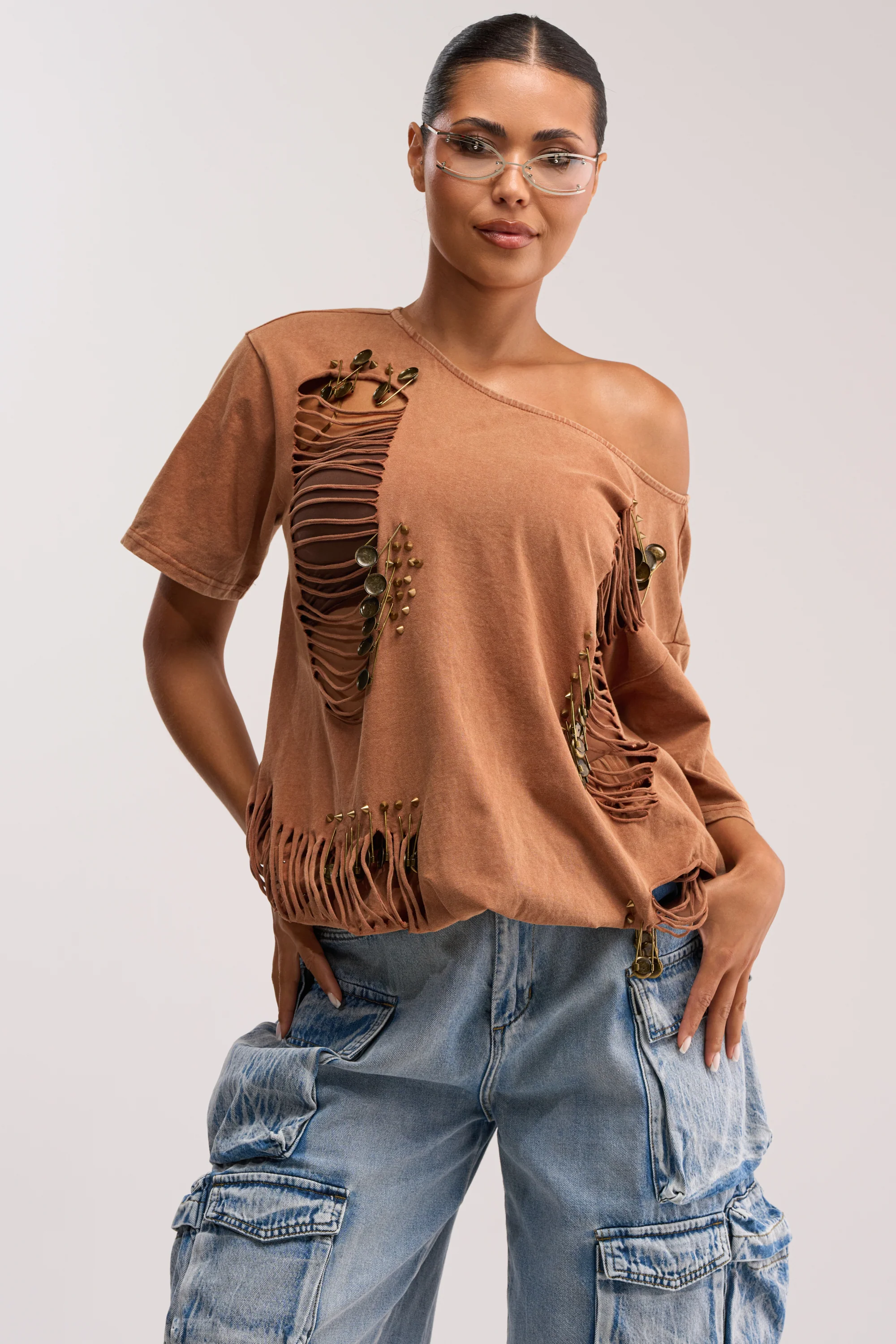 IN THE CUT DISTRESSED TEE - Akira Store