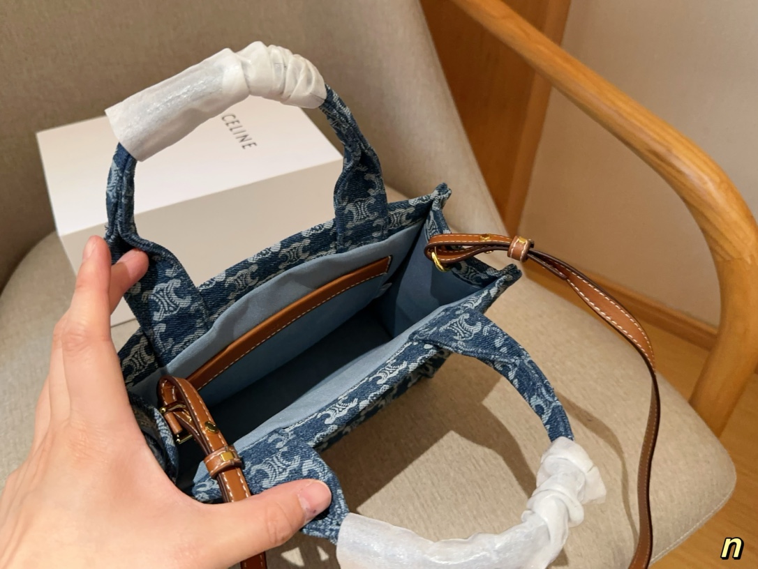 ce new arrival tote bag size: 24×18×9 cm