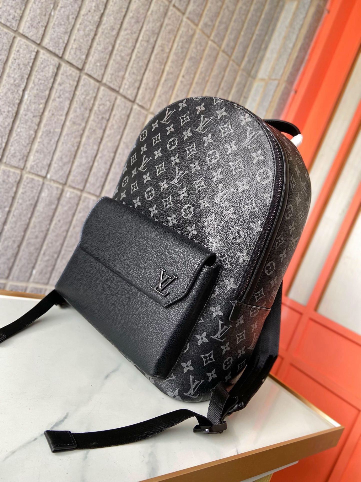 Louis new arrival ????Aerogram backpack bag size : 43 x 30 x 14 cm