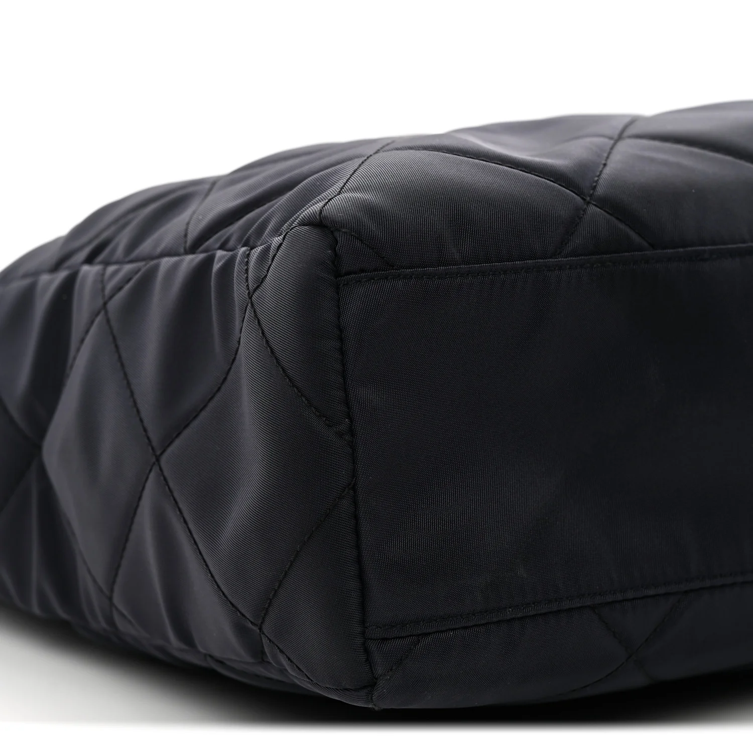 Nylon Tessuto Impuntu Quilted Tote Baltico