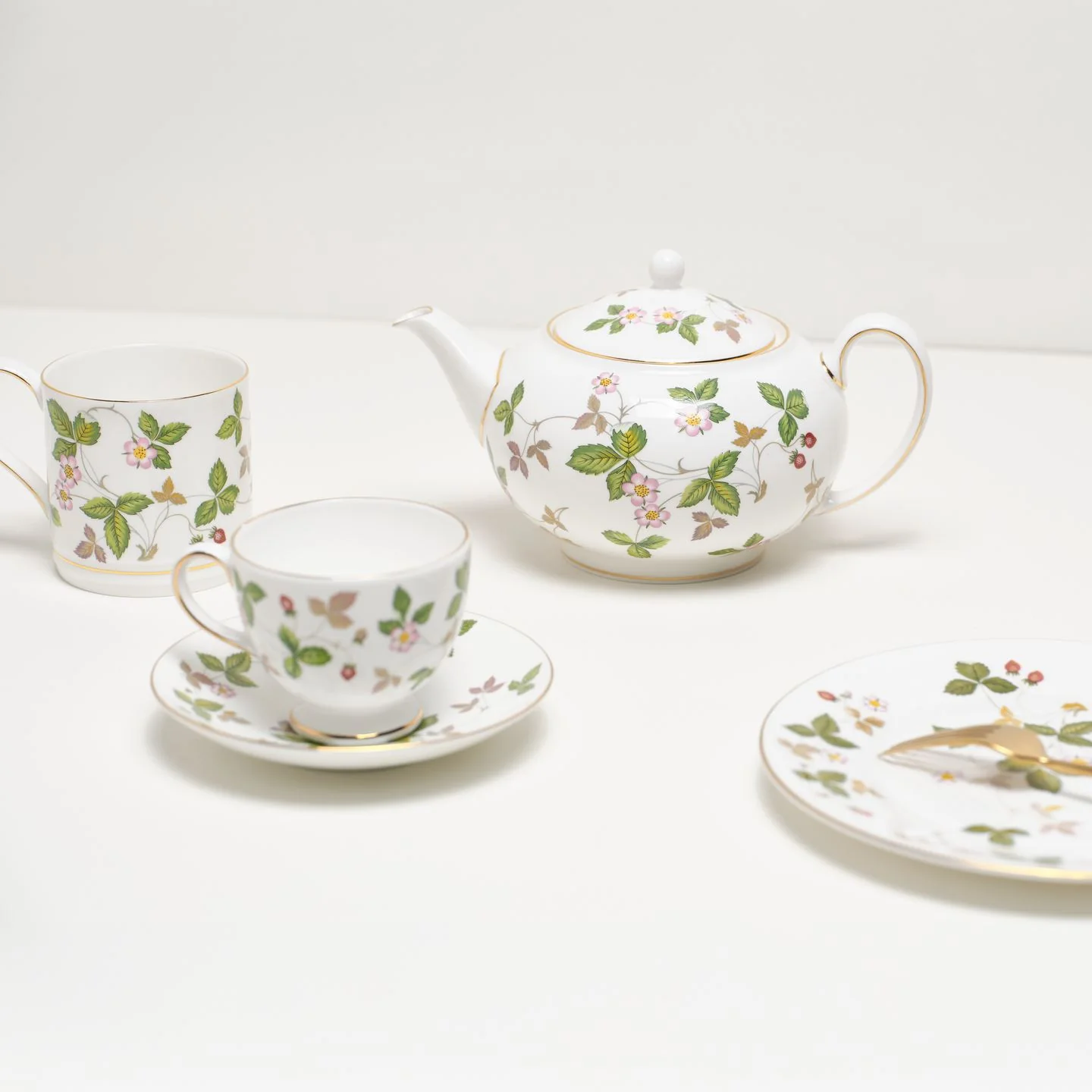 Wild Strawberry Gold Large Teapot