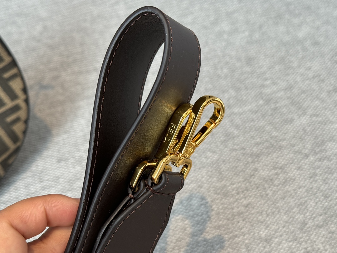Fen new arrival bag size??28*16cm