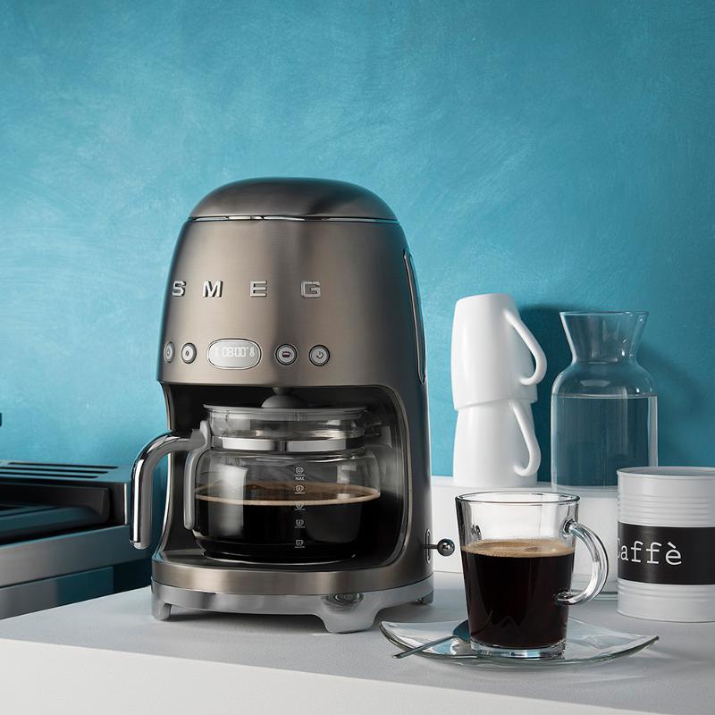 Kaffetrakter DCF02 1,4L børstet stål