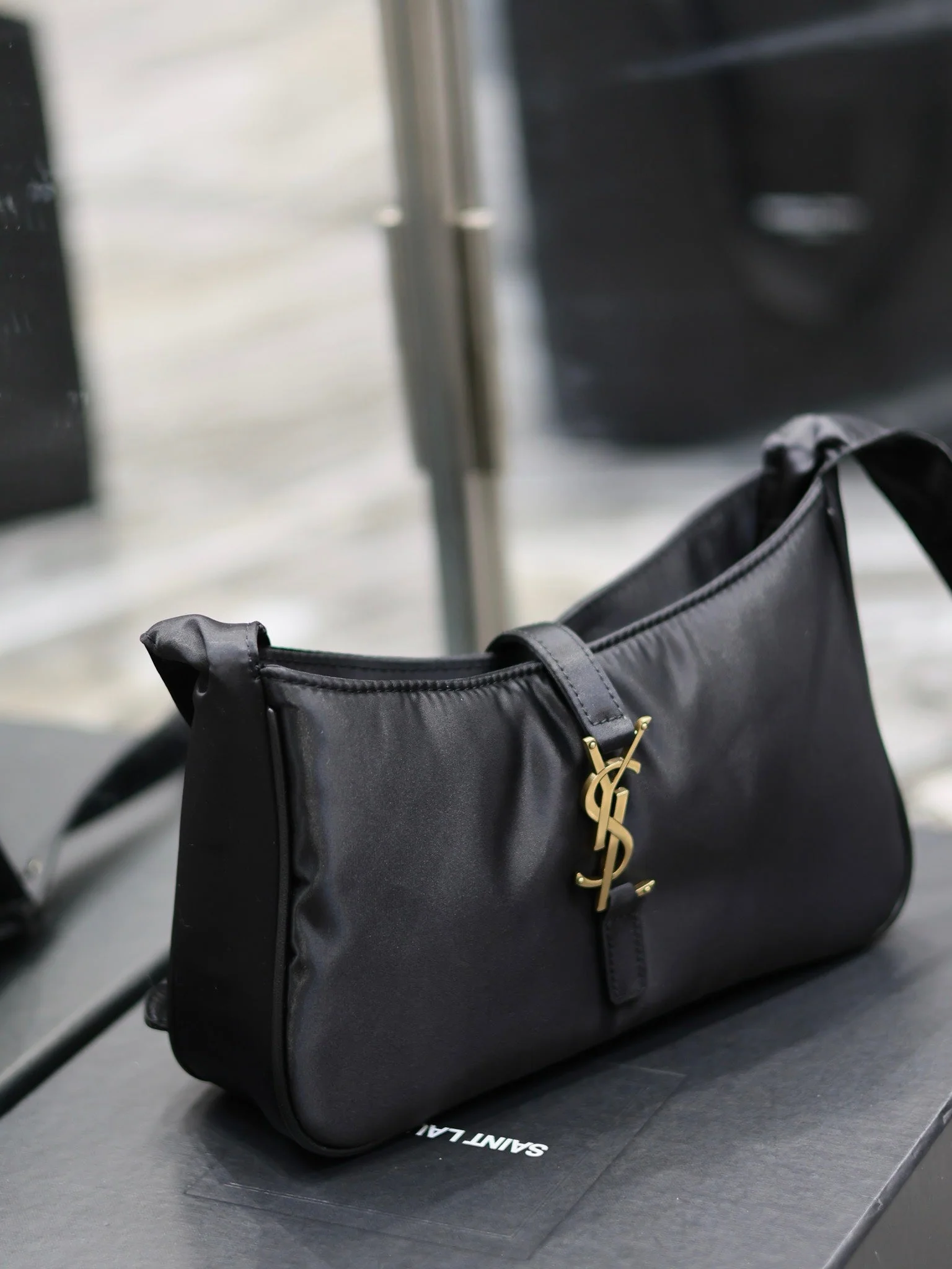 YSL Le5��7 Hobo Black Bag Gold Hardware 25x15x6cm