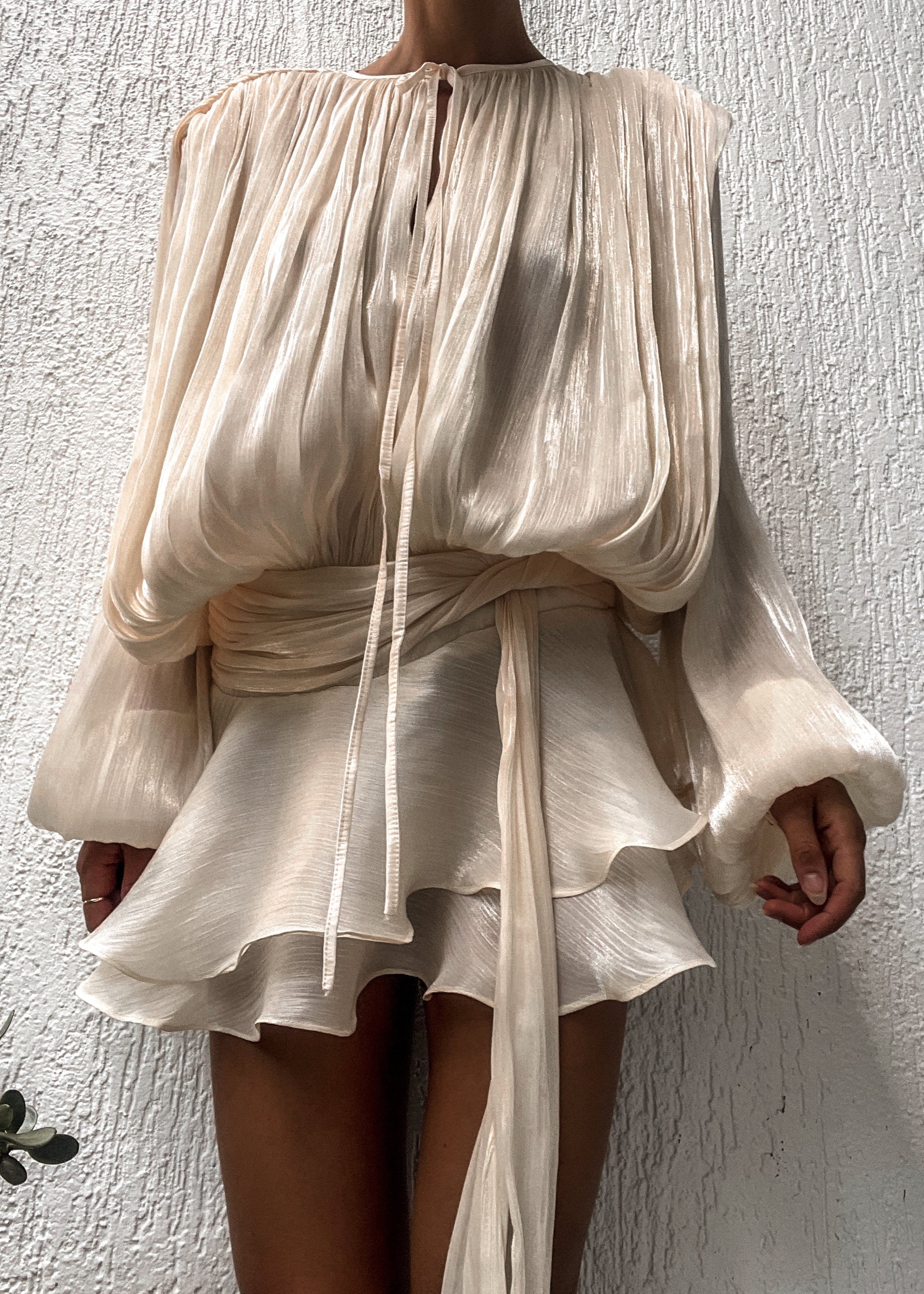 Robe mi-longue en satin champagne Estelle
