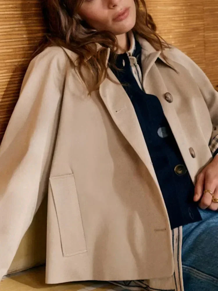 Trench-coat classique à col rabattu et motif à carreaux