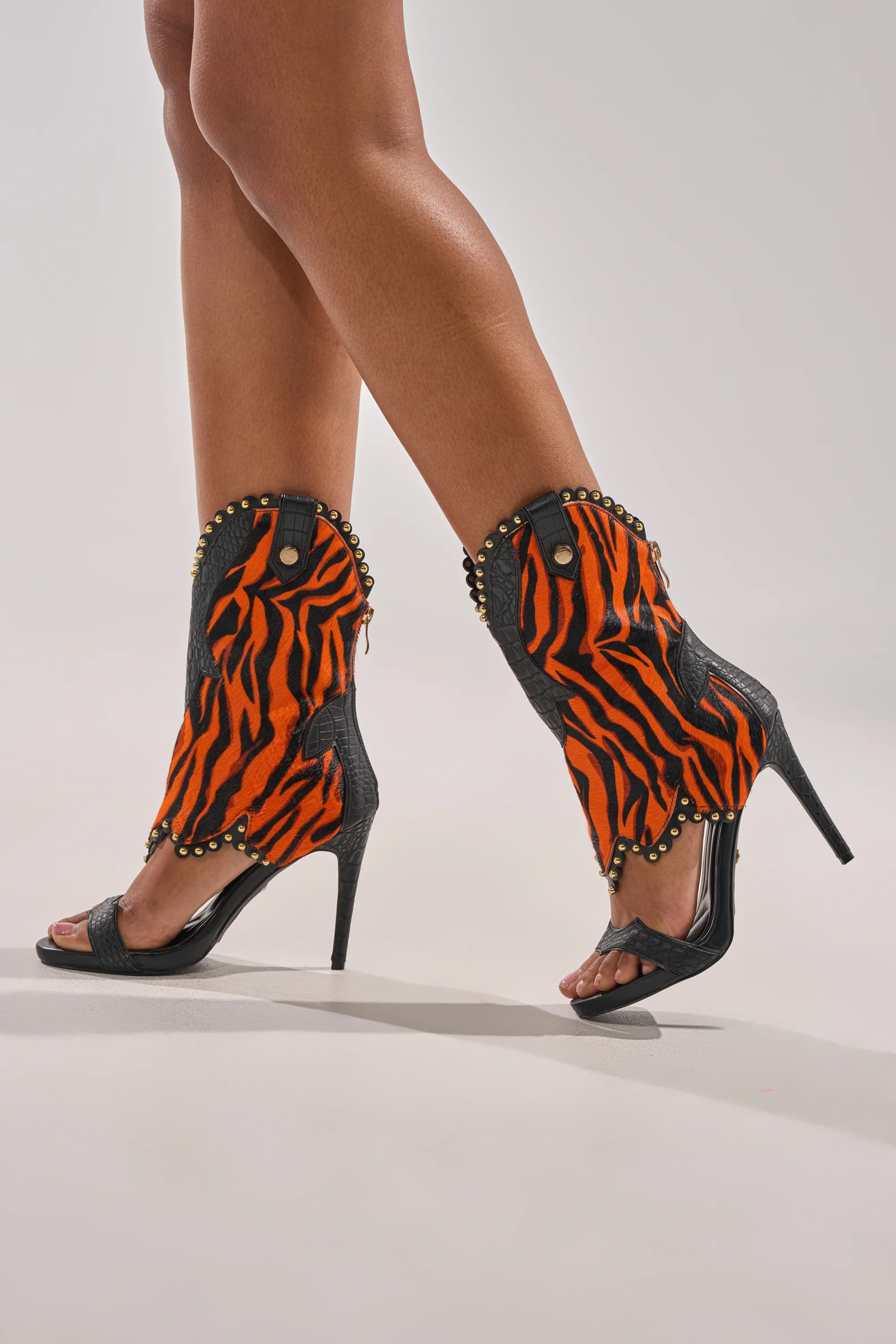 AZALEA WANG TAHLIE ORANGE MULTI WESTERN GLADIATOR SANDAL - Akira Store