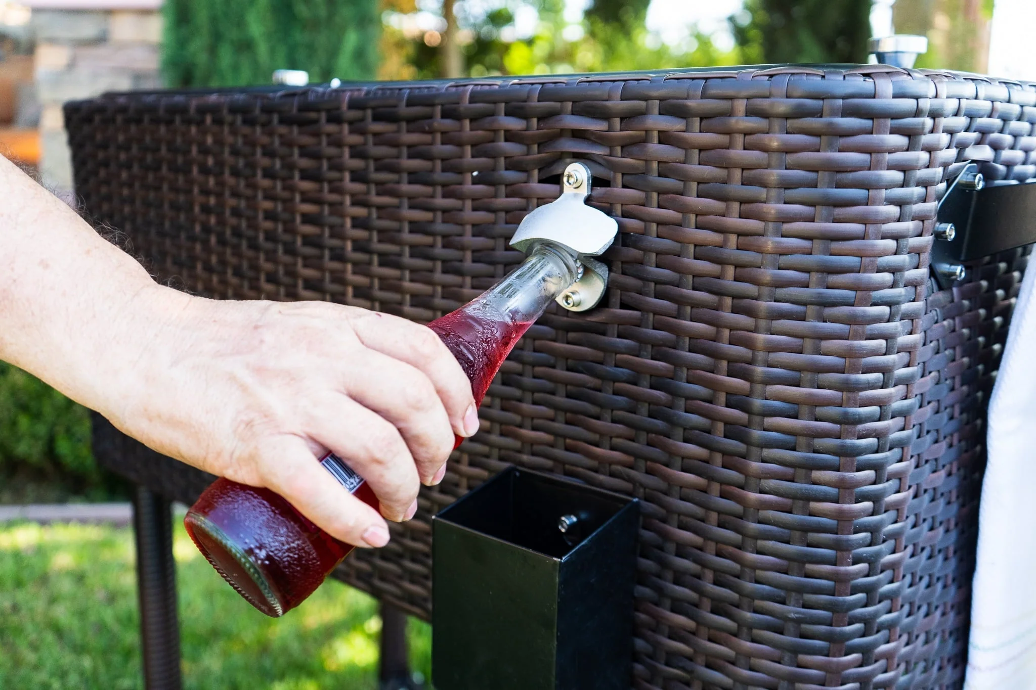 80-QT Wicker Outdoor Patio Cooler, Hand-Woven Wicker Cooler Cart, Rolling Cooler on Wheels with Handle, Brown - Image 3