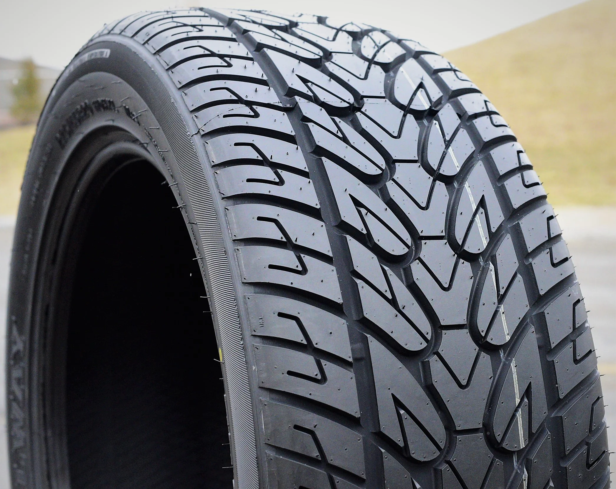 HS266 285/50R20 116H XL Performance a/s All Season Tire - Image 9