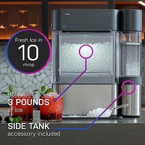Machine à glaçons GE Profile Opal 2.0 XL avec réservoir de 3,8 litres (1 gallon) et glaçons en pépites croquantes à croquer.