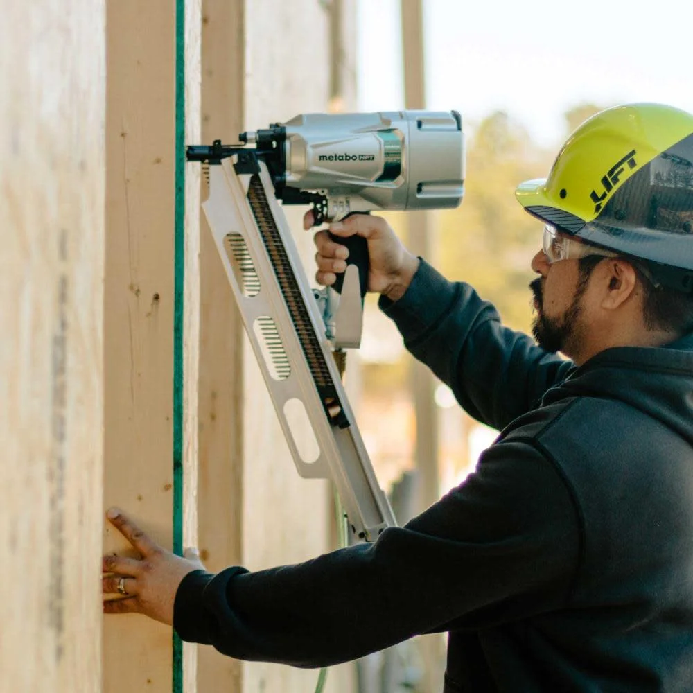 Metabo HPT Framing Nailer | High Grade Aluminum Magazine | Tool - Less Depth Adjustment | Pneumatic | Framing Nails 2 - Inch to 3 - 1/4 - Inch | Rafter Hook | NR83A5(Y)