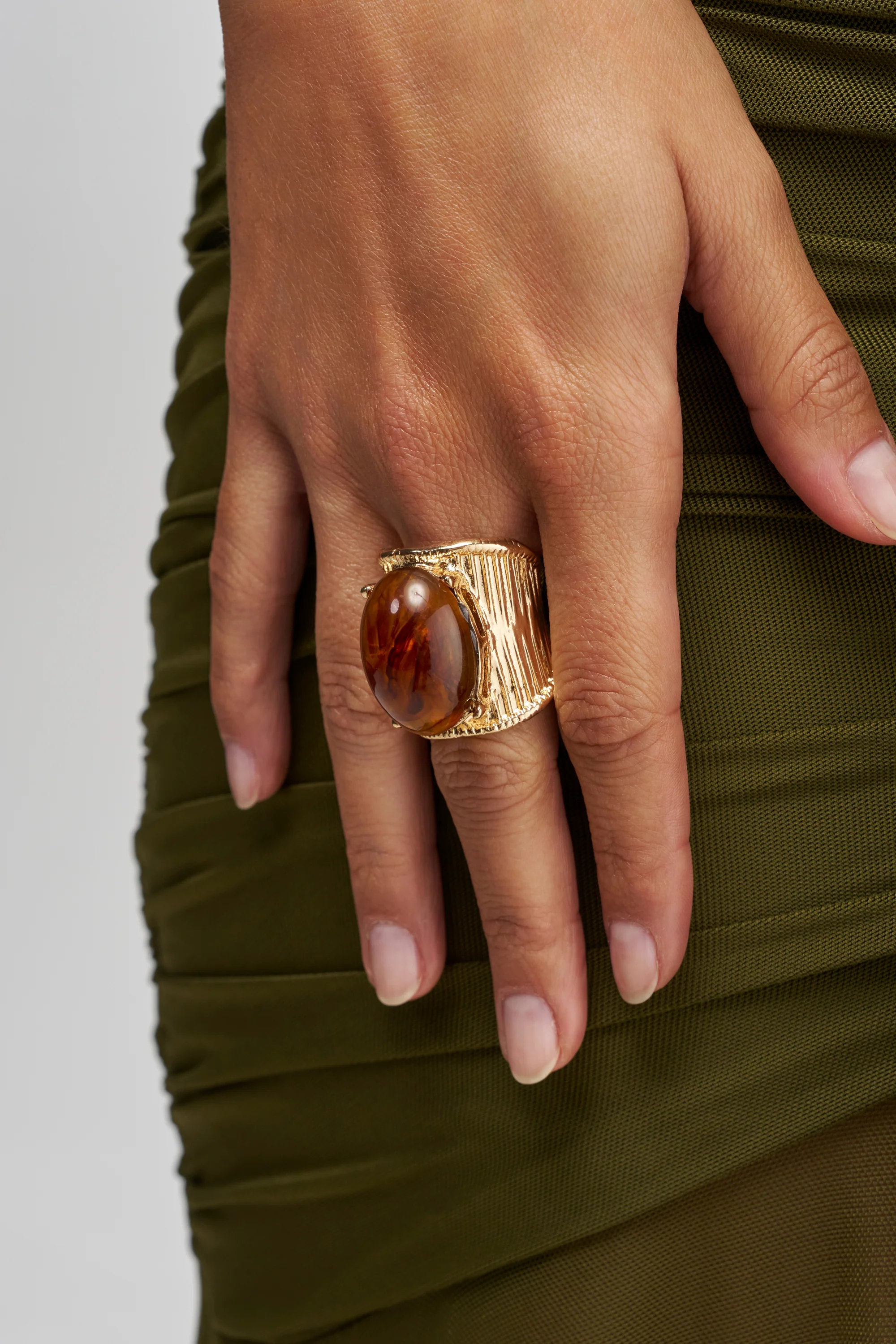 CROWN ENERGY GOLD RING IN BROWN - Akira Store