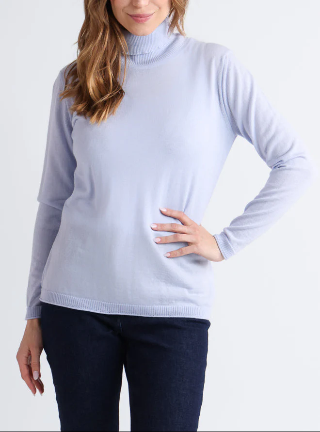 Pull femme col roulé en laine mérinos bleu ciel léger