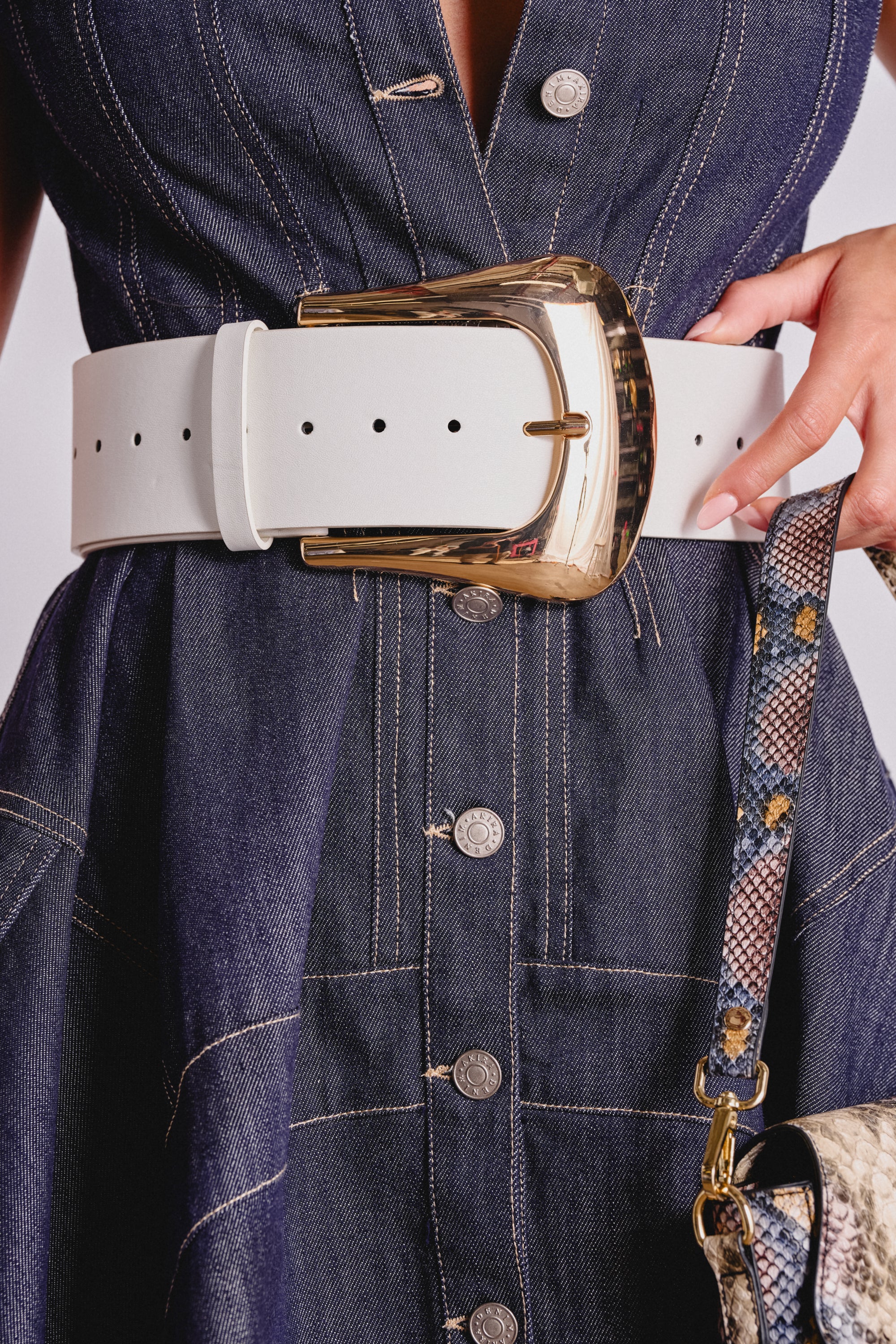 SIZE MATTERS OVERSIZED BUCKLE BELT - Akira Store