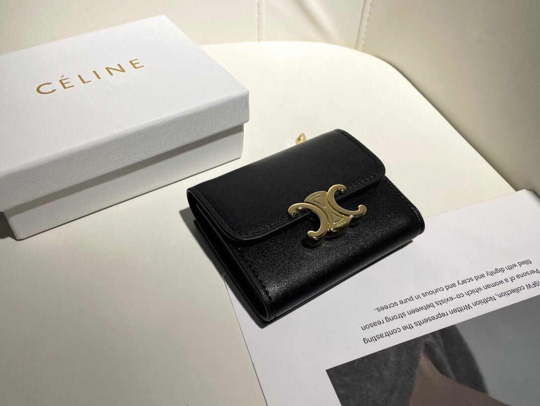 CELINE【セリーヌ】大人気 三折財布どんなシーンでも大活躍 実用性抜群の一品！