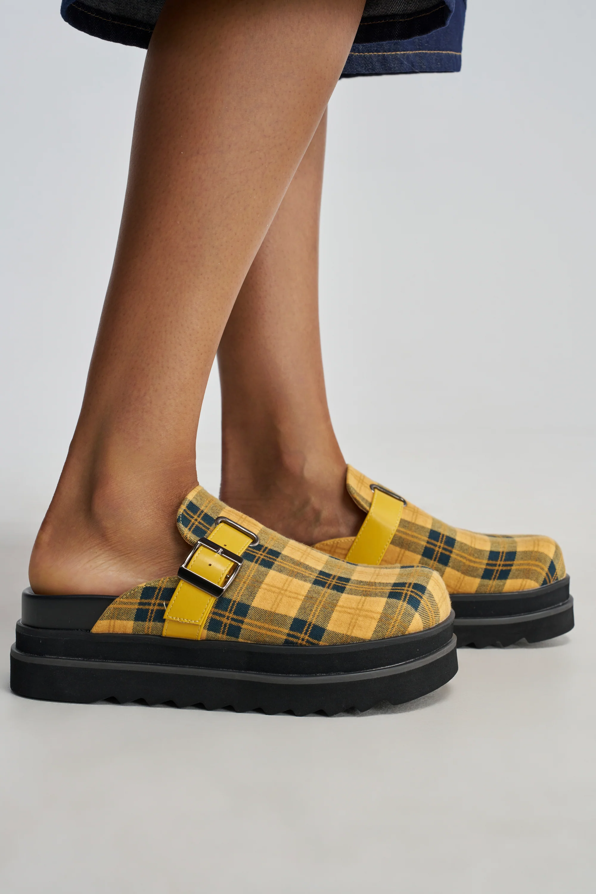 AZALEA WANG OBLIQUE YELLOW PLAID PLATFORM CLOG - Akira Store