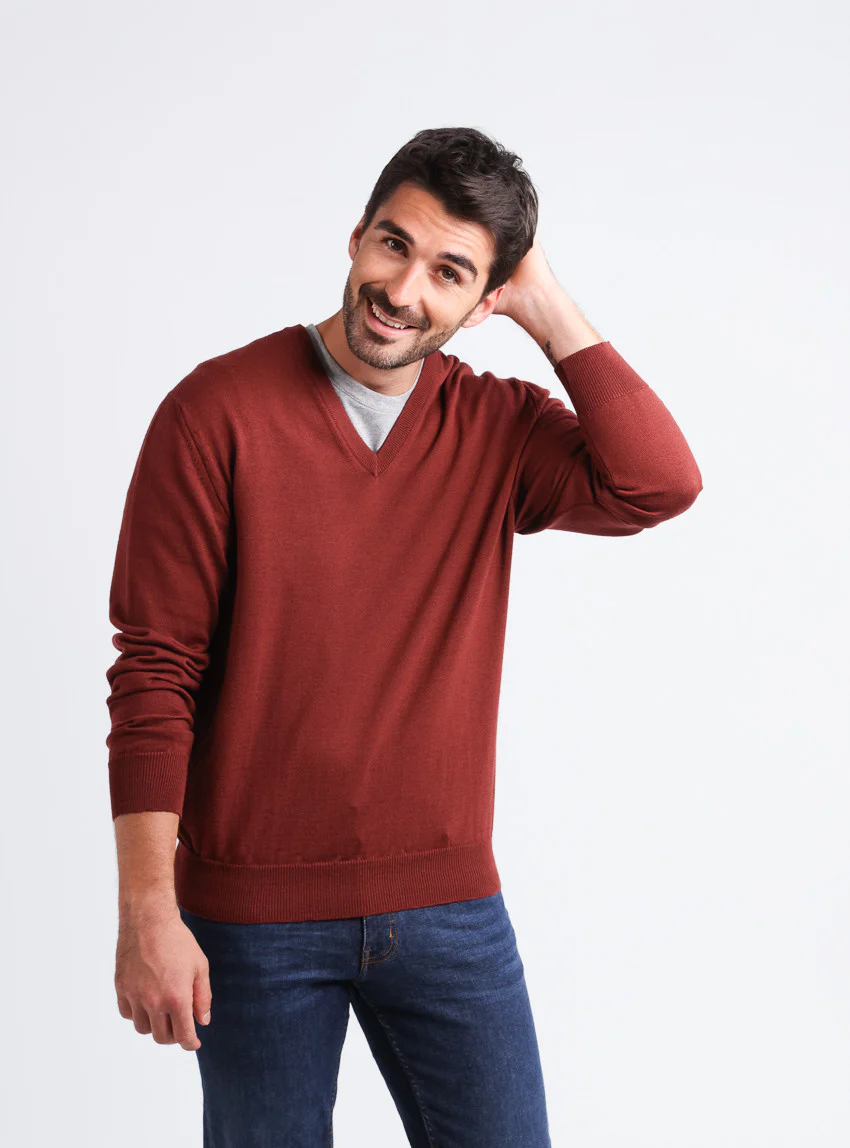 Pull homme col V  100% laine mérinos rouge terre de sienne