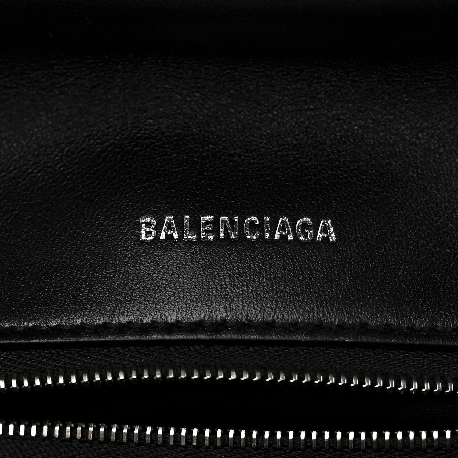 Nappa Calfskin Quilted Touch B Puffy Clutch Black