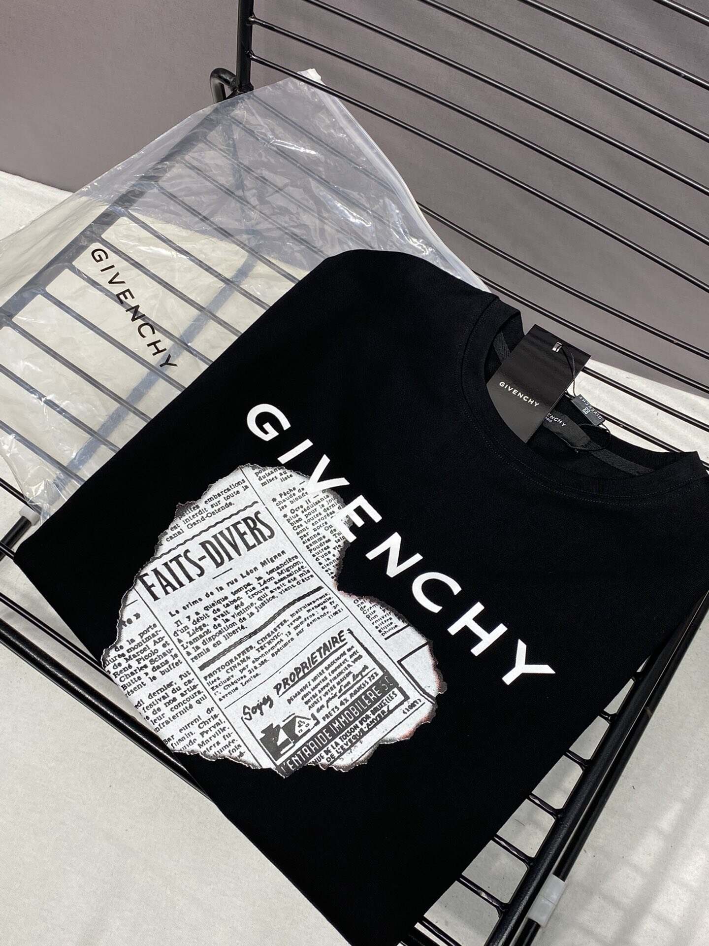 【GIVENCHY 公式旗艦店】 ジバンシー Tシャツ ご好評に付き再入荷！半袖Tシャツ