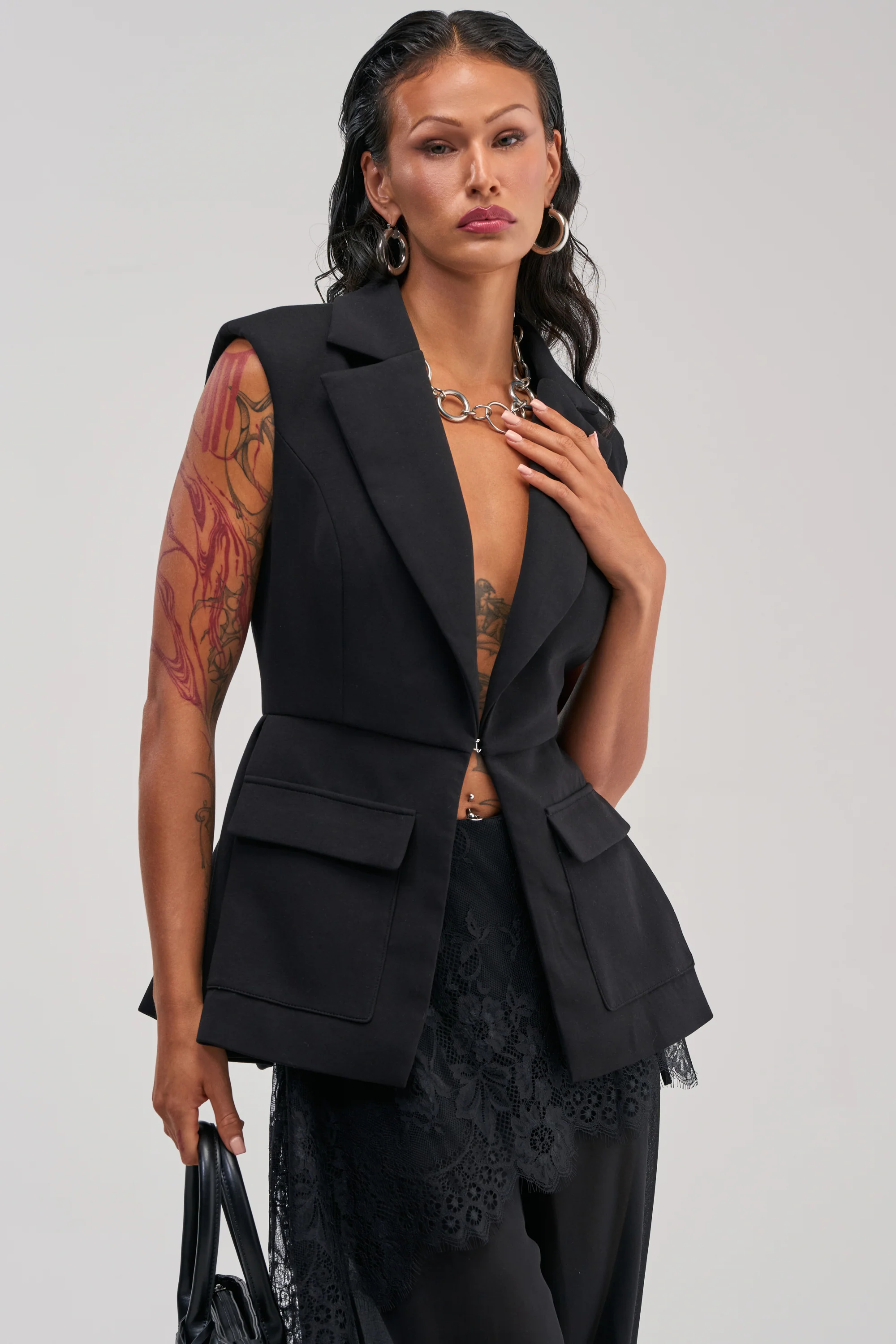 NAOMI BLAZER VEST IN BLACK - Akira Store