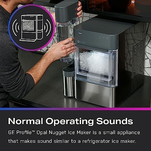 Machine à glaçons GE Profile Opal 2.0 XL avec réservoir de 3,8 litres (1 gallon) et glaçons en pépites croquantes à croquer.