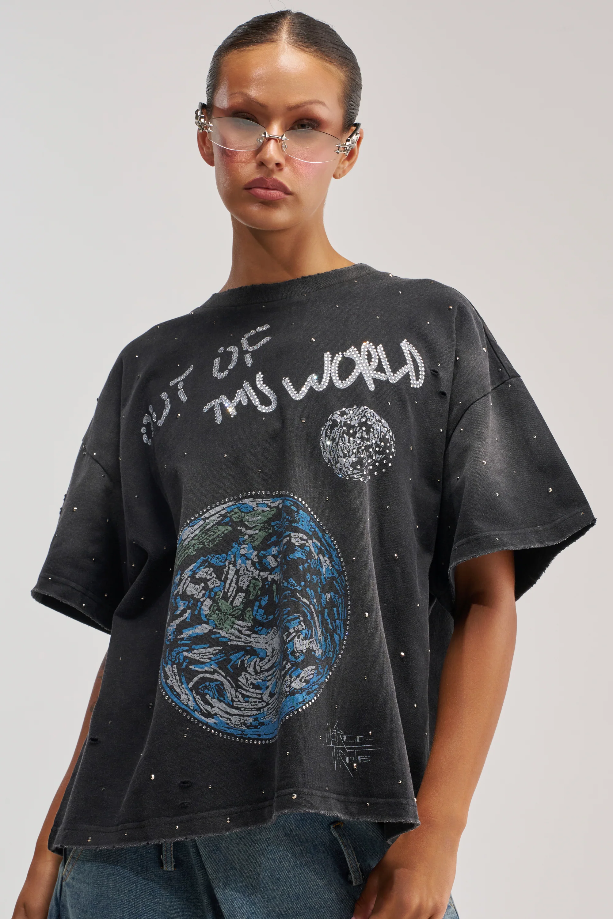 OUT OF THIS WORLD GRAPHIC TEE - Akira Store