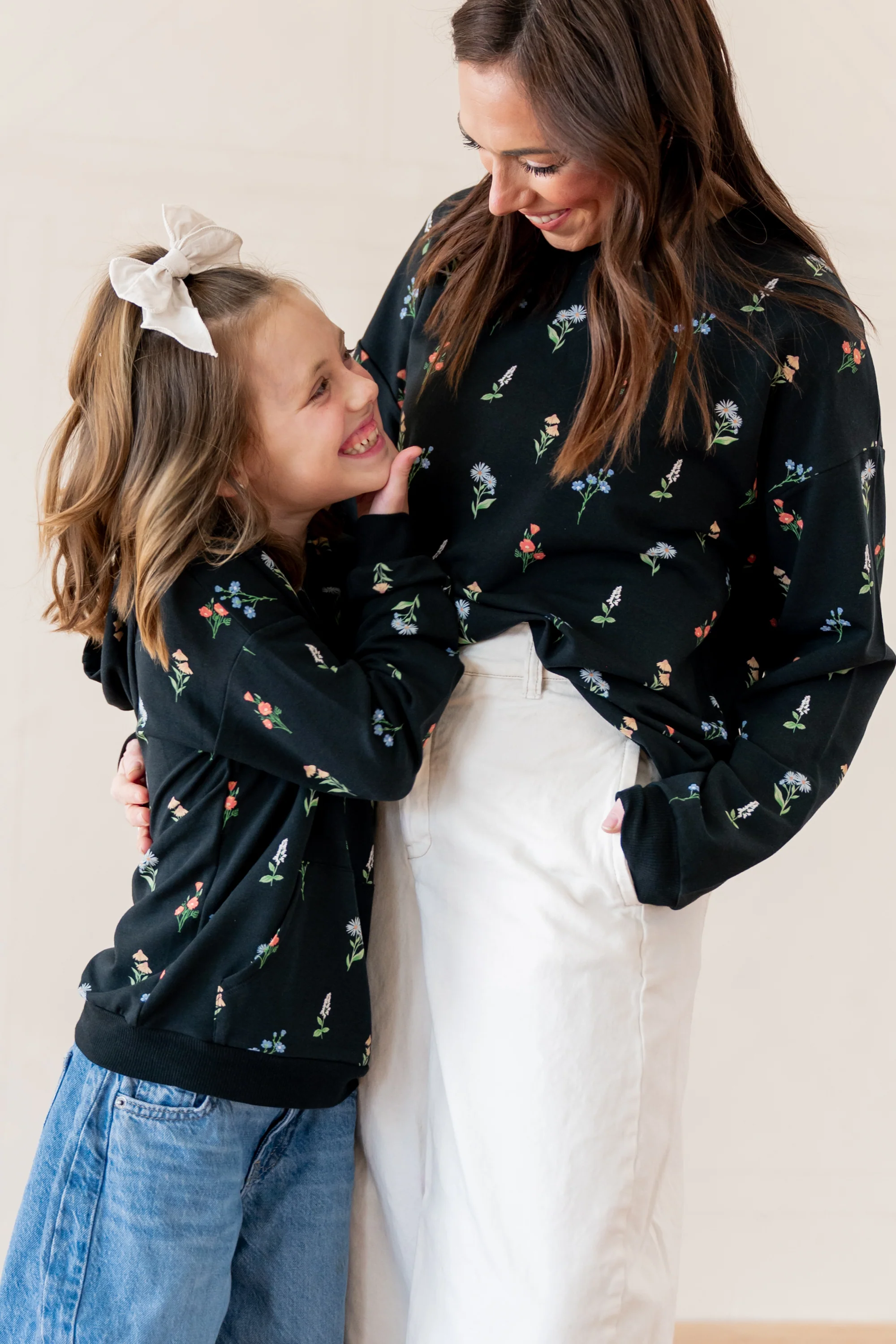 Hoodie in Midnight Wildflower