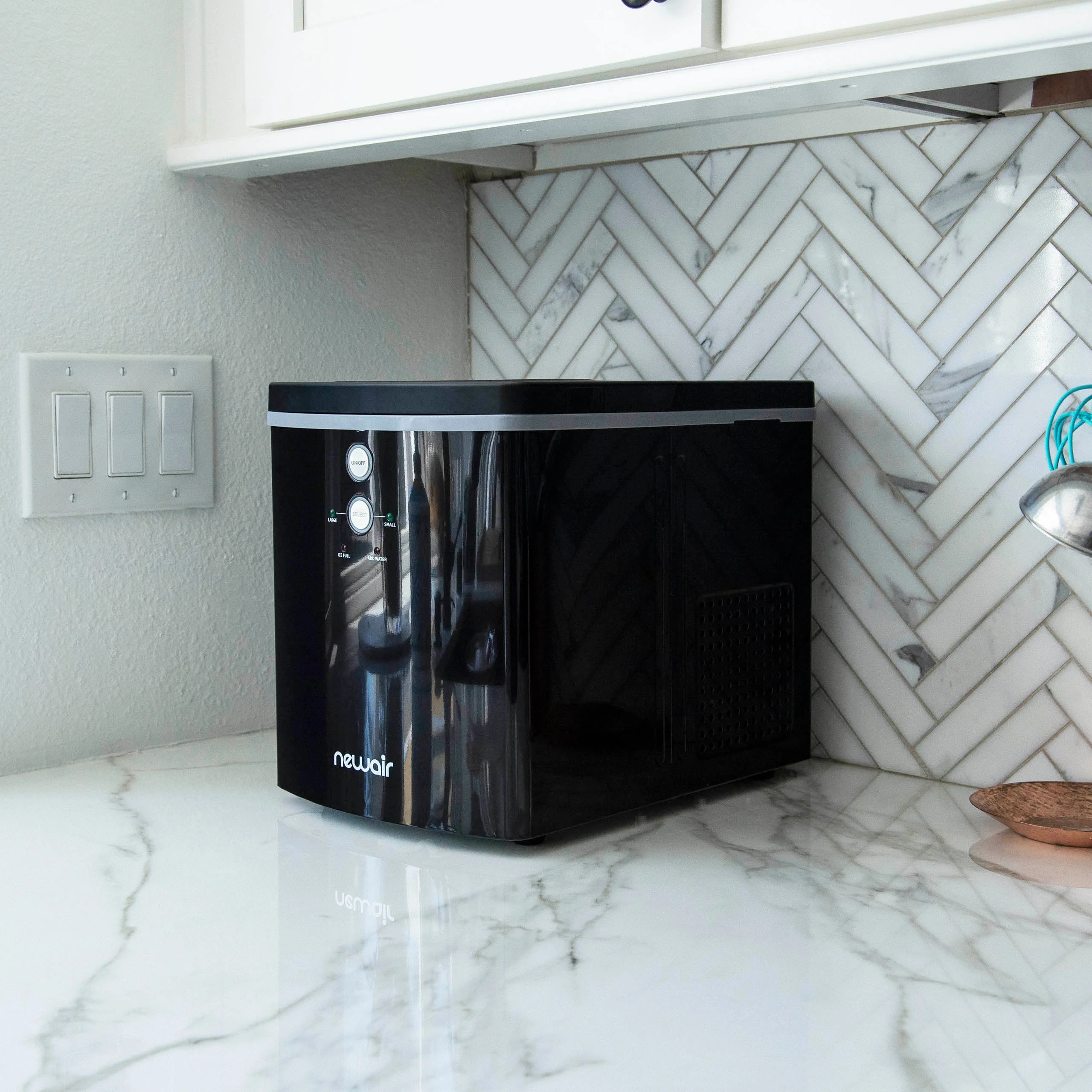 Newair Countertop Ice Maker. Bullet Ice, 33 lbs/day - Black