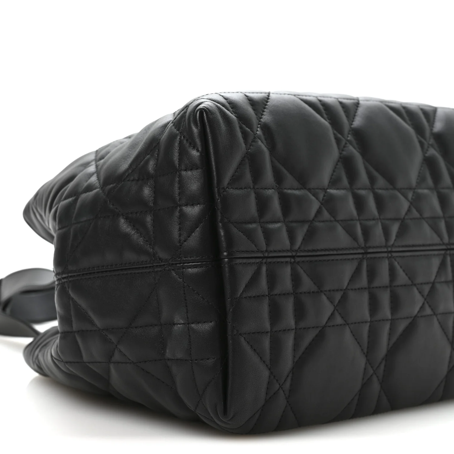 Calfskin Macrocannage Medium Toujours Black