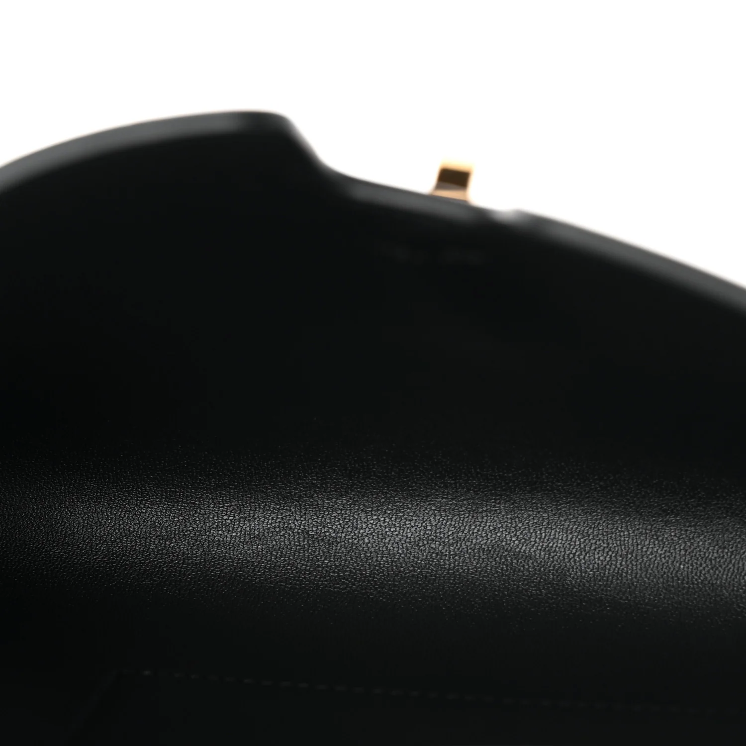 Grained Calfskin 16 Pochette Black