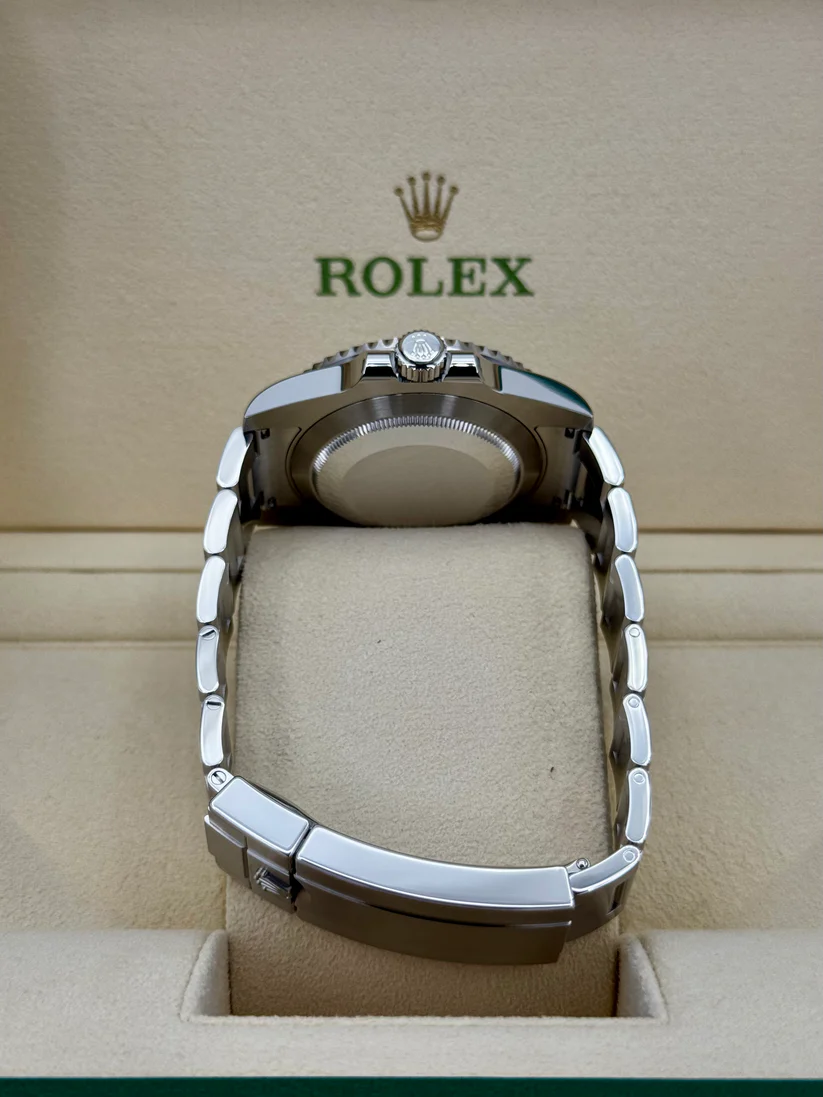 [Super Clone]Rolex Submariner Hulk 40mm Swiss Replica Watch|  116610LV Green Dial