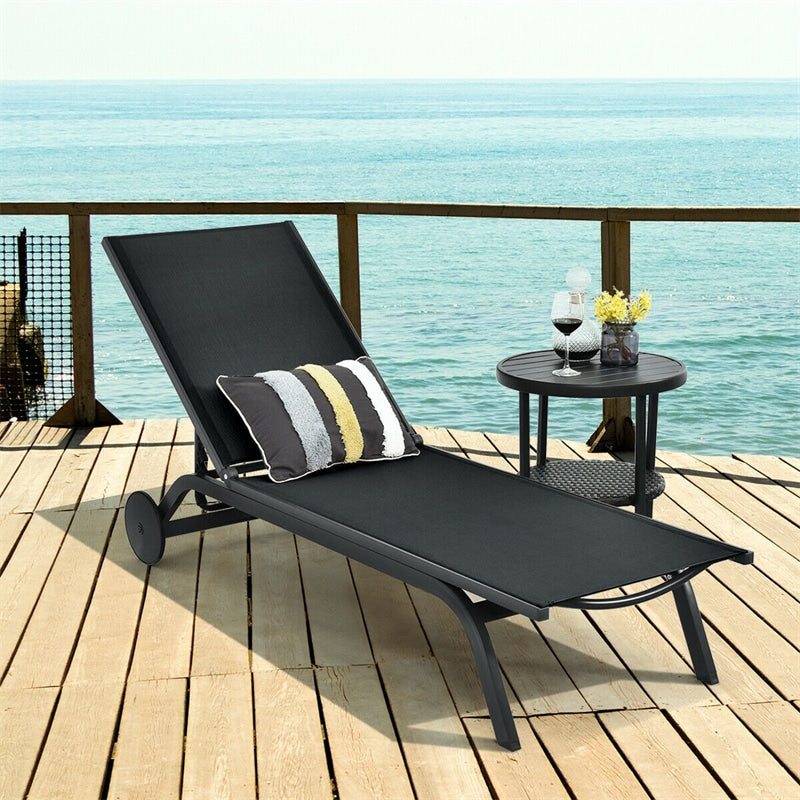 Chaise longue de patio réglable à 6 positions avec roulettes, idéale pour la plage ou les espaces extérieurs.