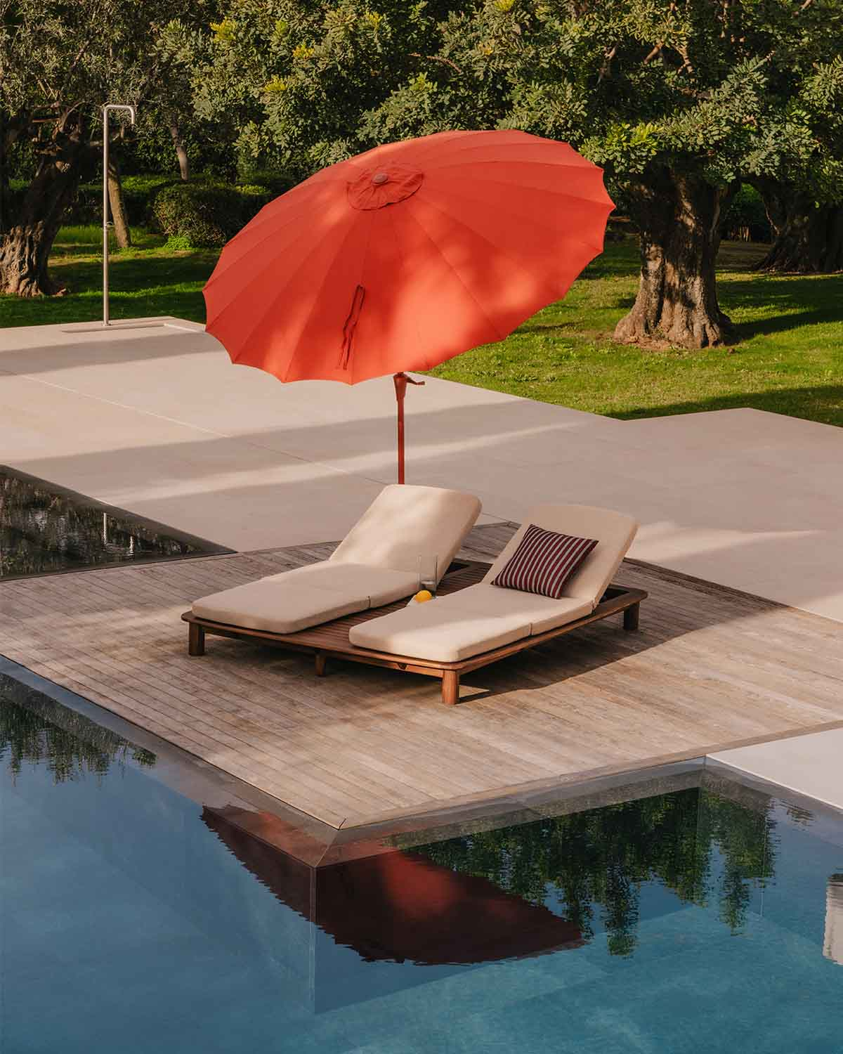 Dawson - Tumbona Doble Reclinable de Madera de Acacia y Tela Dawson