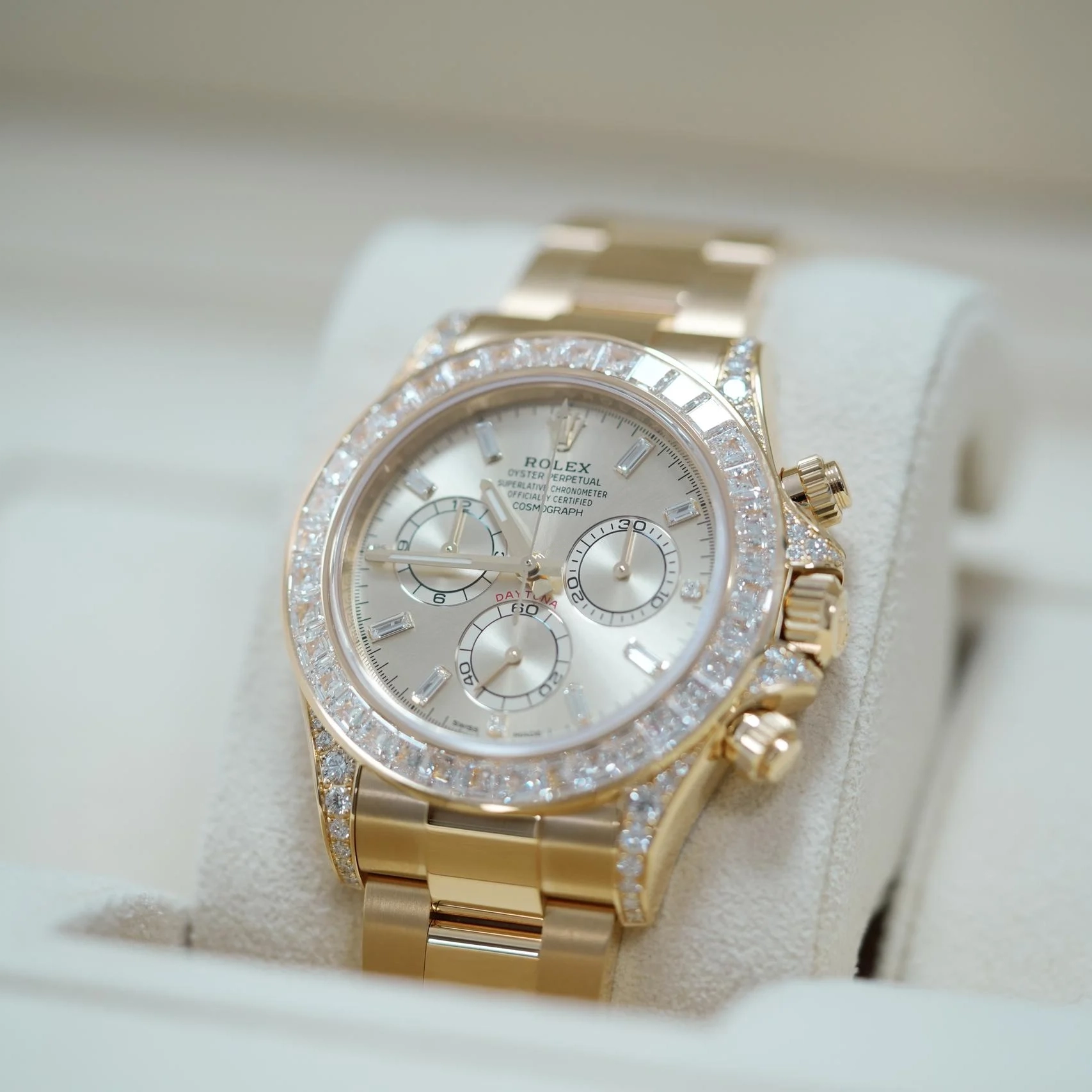 [Super Clone]Rolex Cosmograph Daytona 40mm Yellow Gold Diamond Baguette Champagne Dial Diamond Bezel - 126598TBR