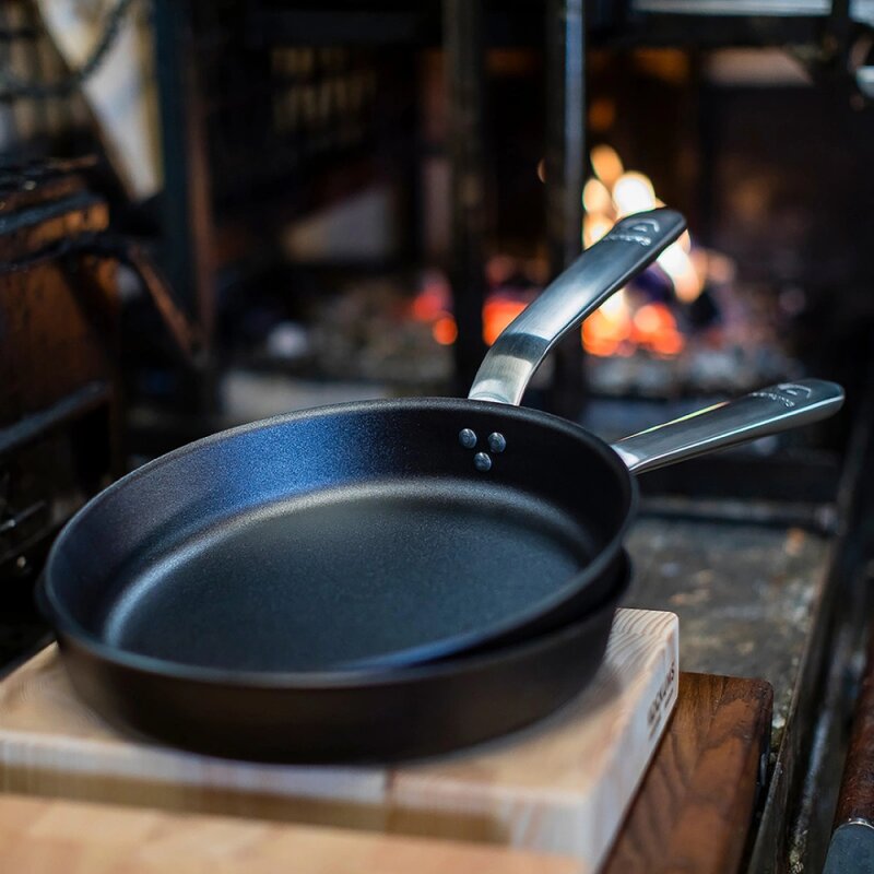 Stekepanne med ergonomisk håndtak 24 cm karbonstål