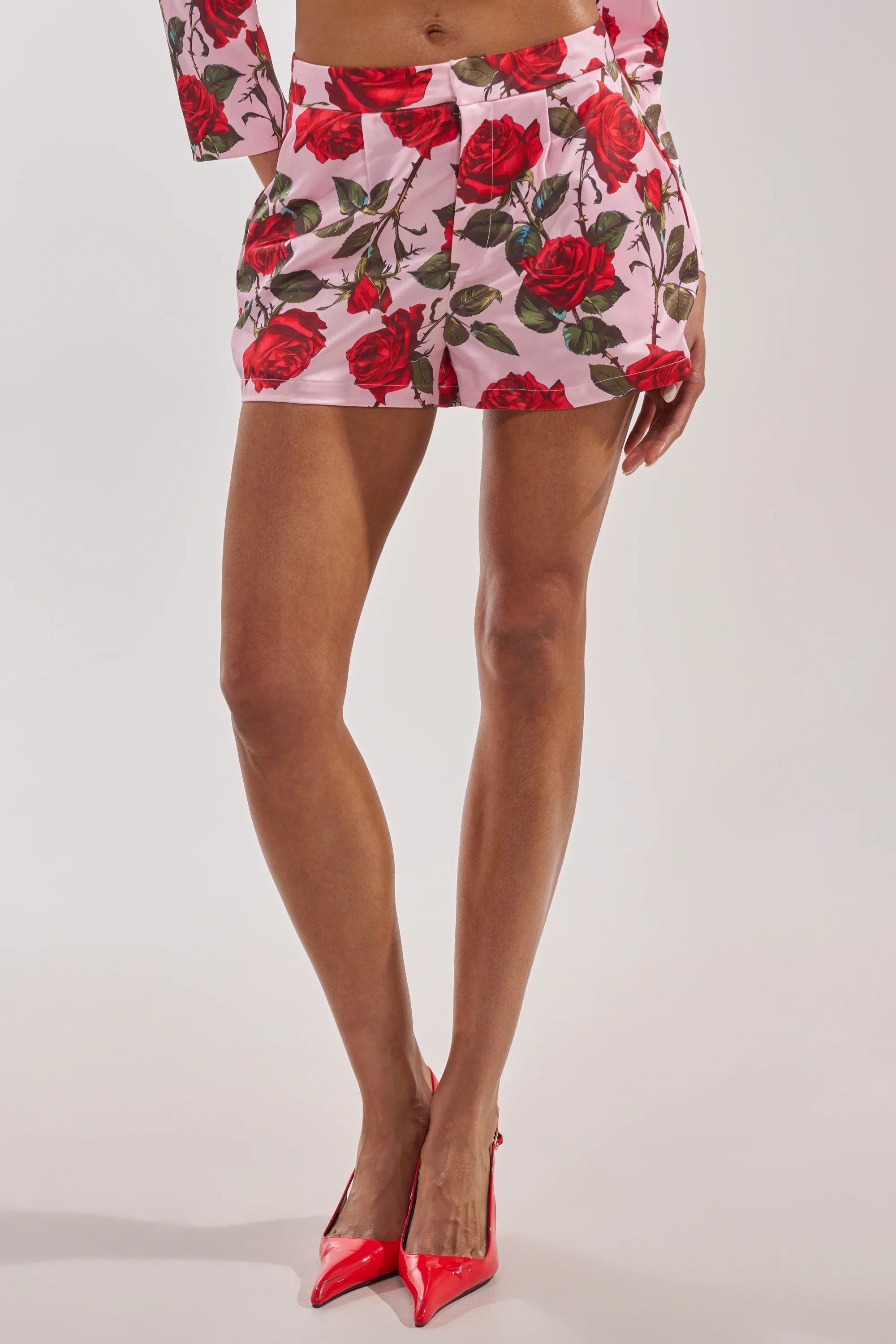 DOZEN ROSES SATIN SHORTS IN LIGHT PINK - Akira Store