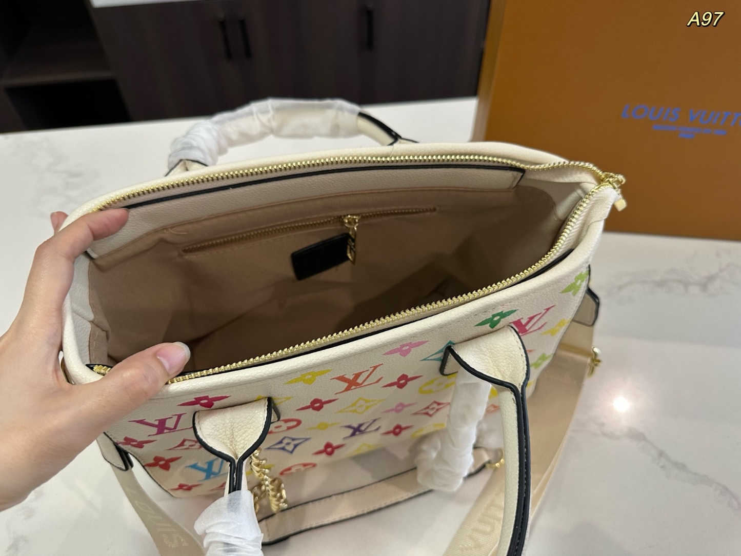 Louis new arrival tote bag size: 26*22cm cm