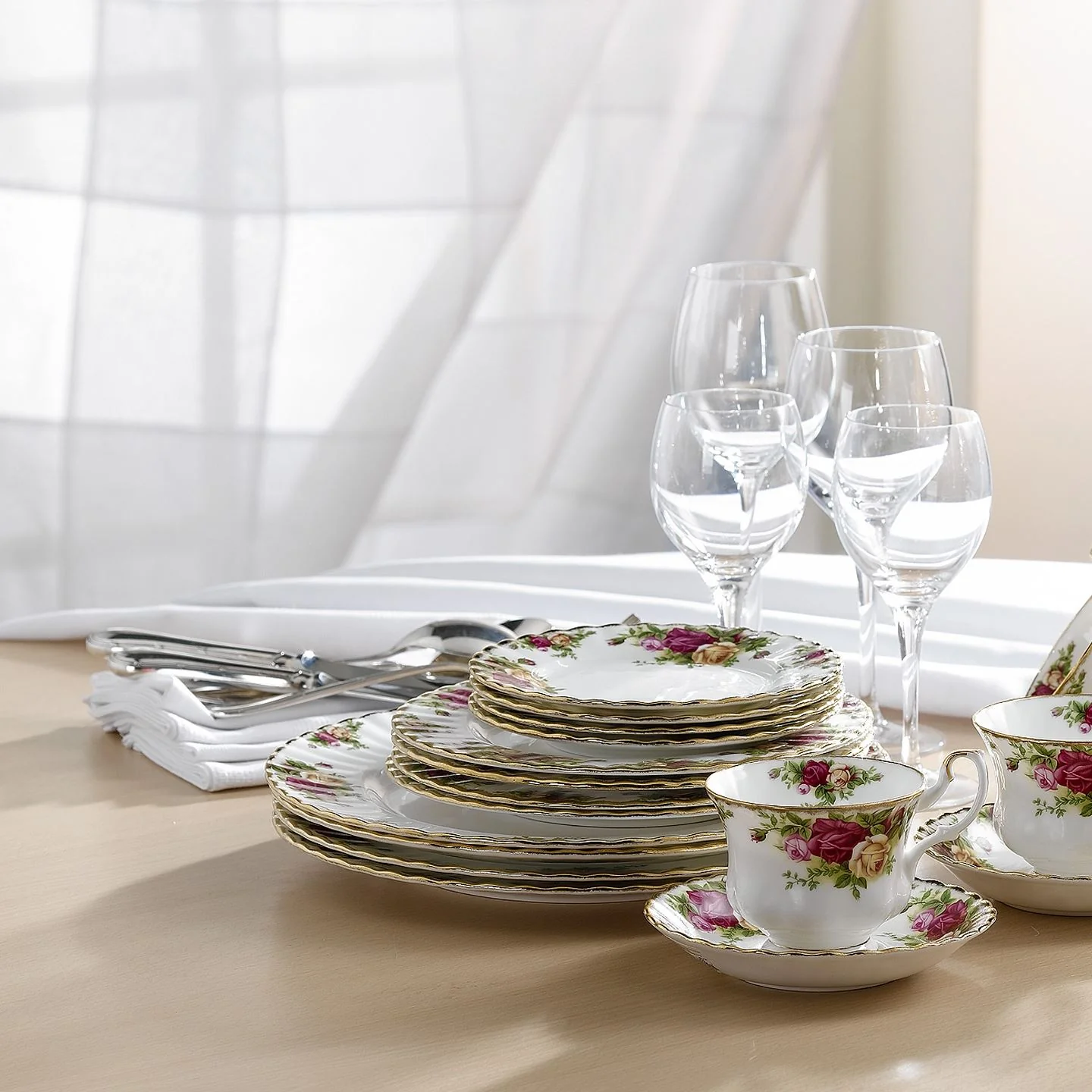 Royal Albert Old Country Roses 20 Piece Dinner Set
