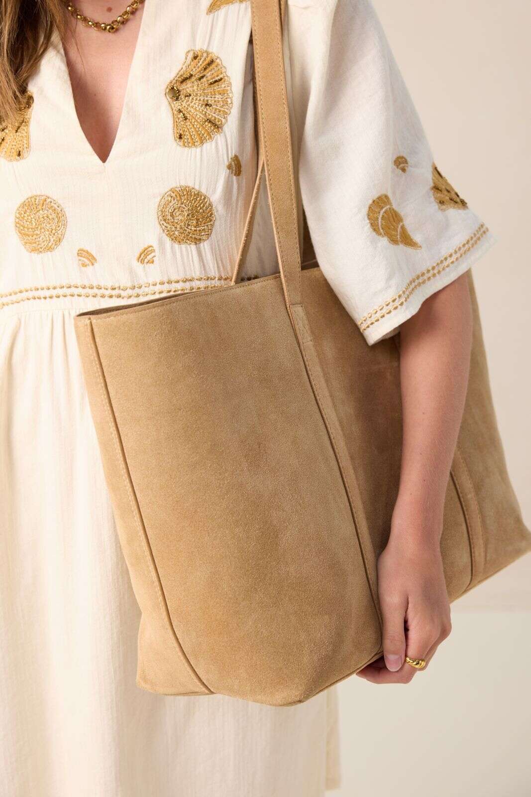 Lichtbruine su&egrave;de shopper