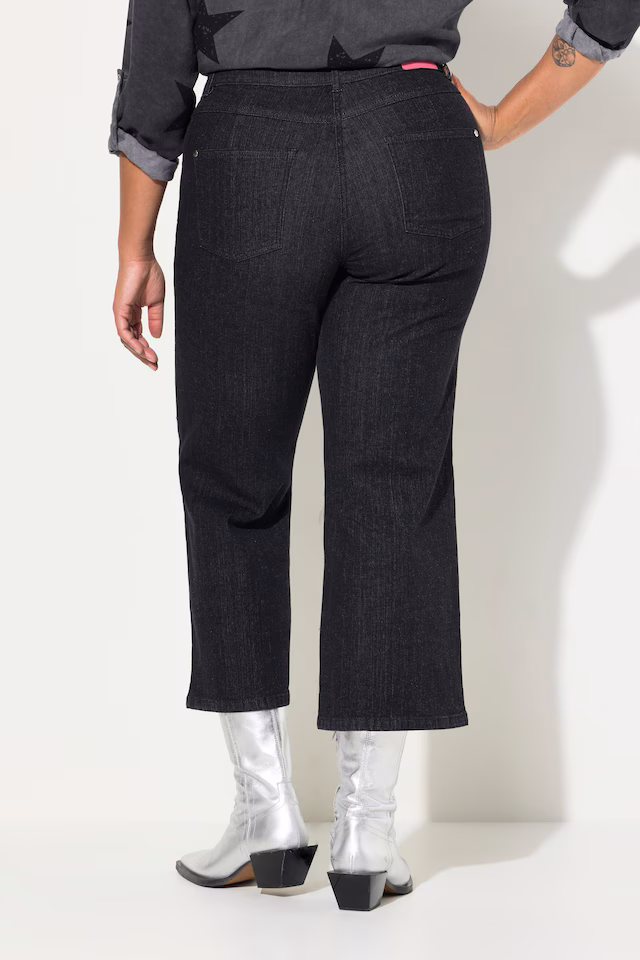 Jeans with wide legs and distressed details