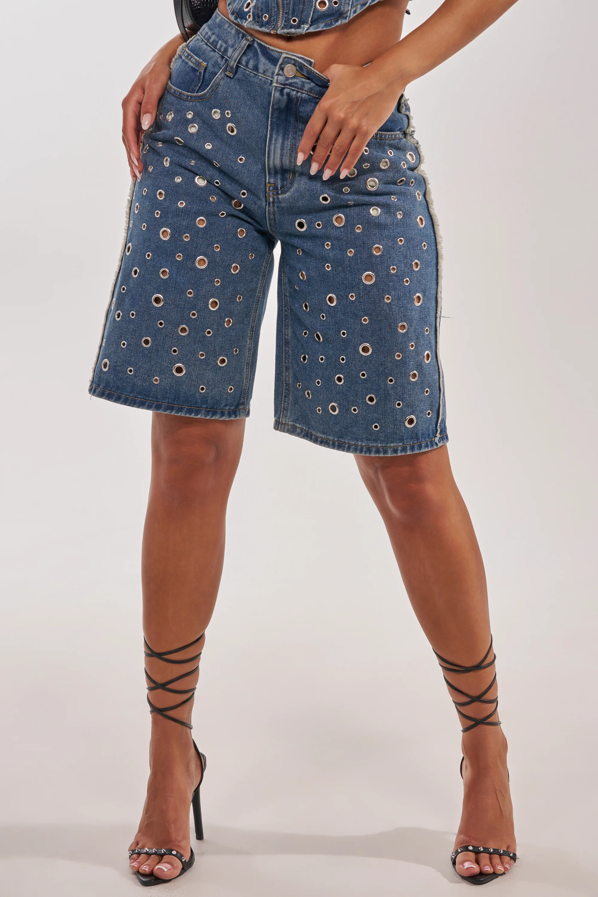 TAYLOR DENIM BERMUDA WITH GROMMET - Akira Store