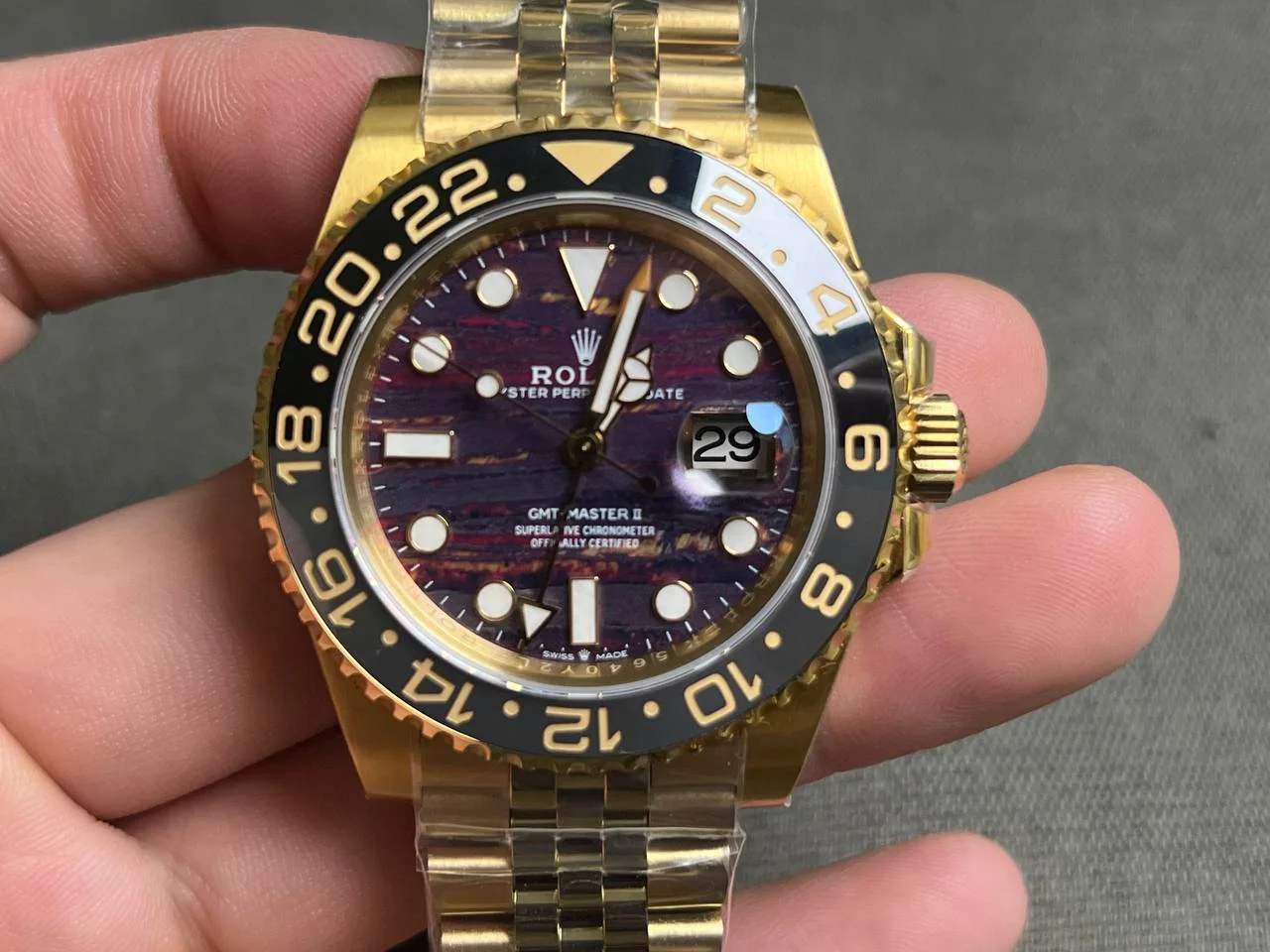 Superclone Rolex GMT-Master II 40 mm 126718GRNR Tiger Iron Dial