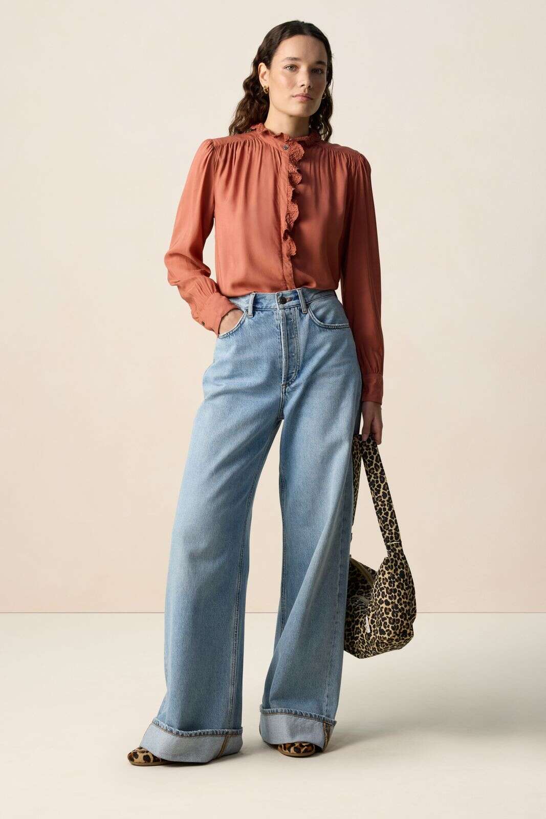 Rode blouse met pofmouwen