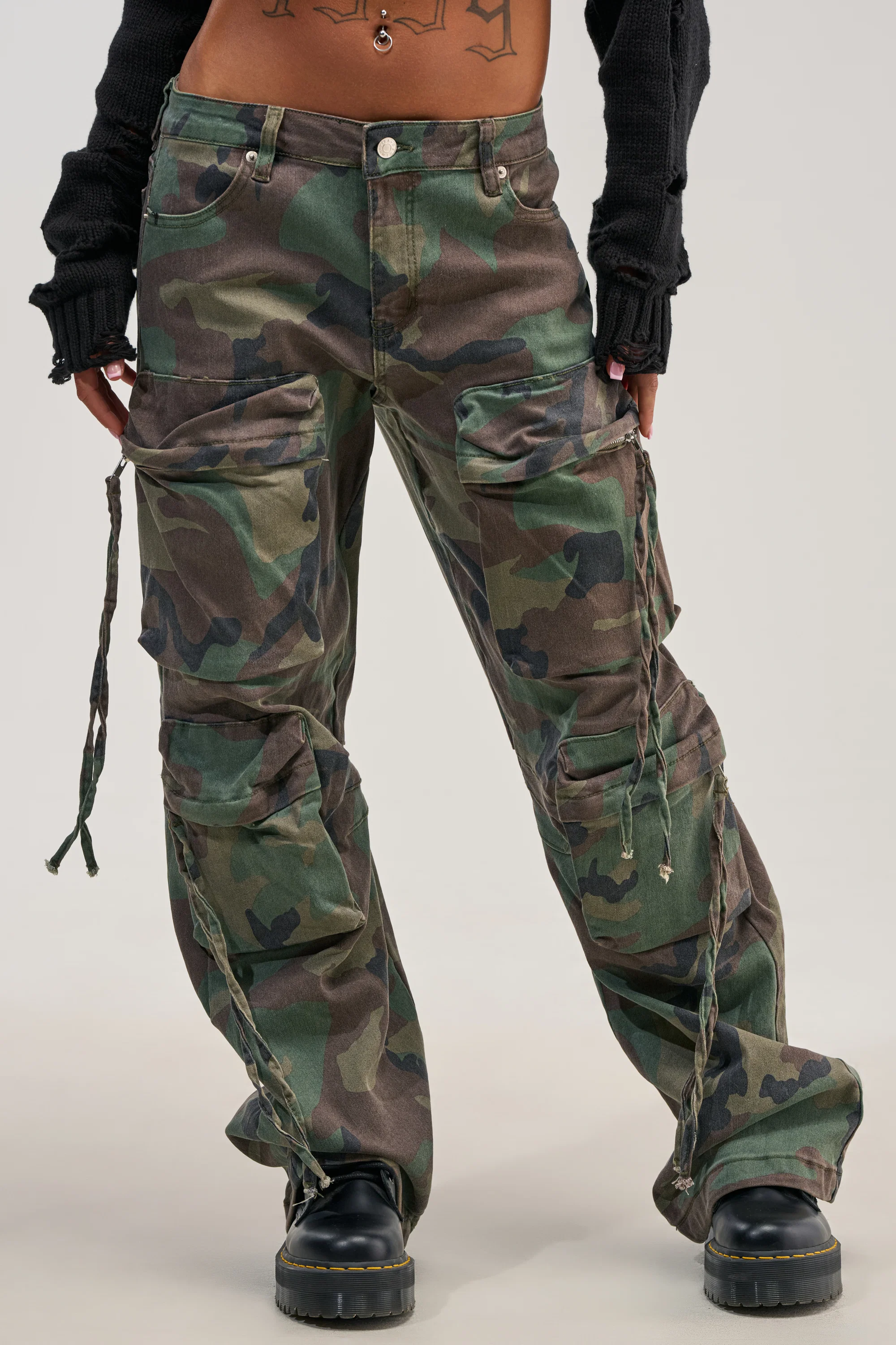TAKE ME DOWN CAMO CARGO PANT - Akira Store