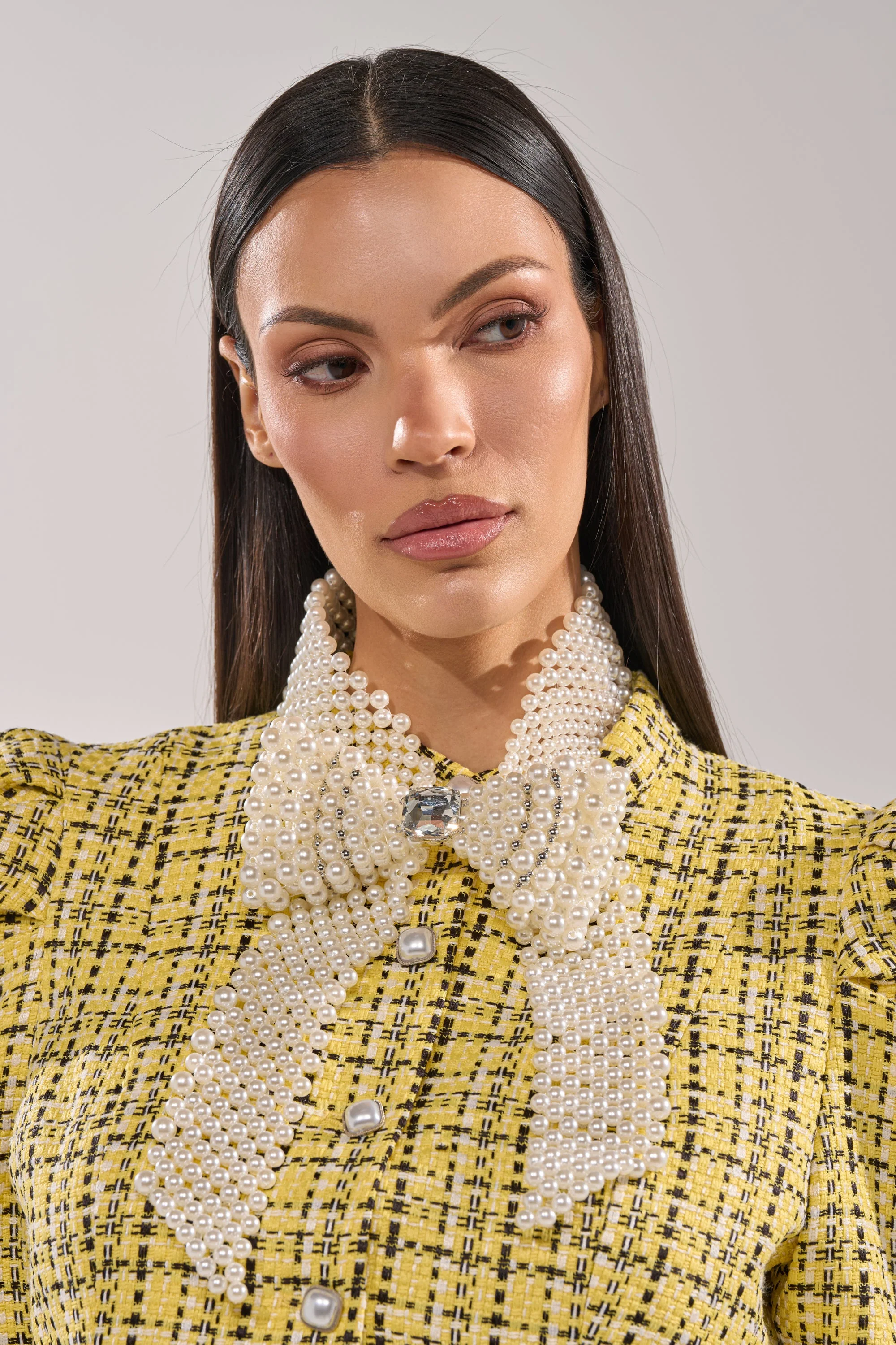 BUTTONED UP PEARL COLLAR - Akira Store