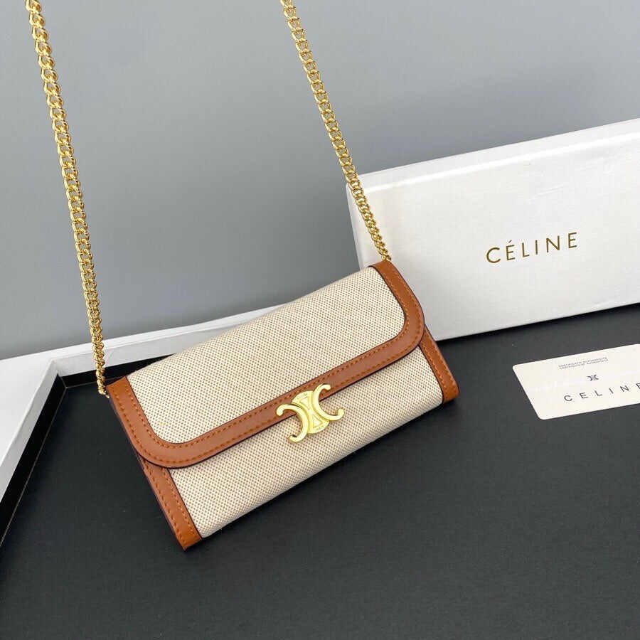 CELINE【セリーヌ】洗練されたデザイン！注目の的になる万能財布